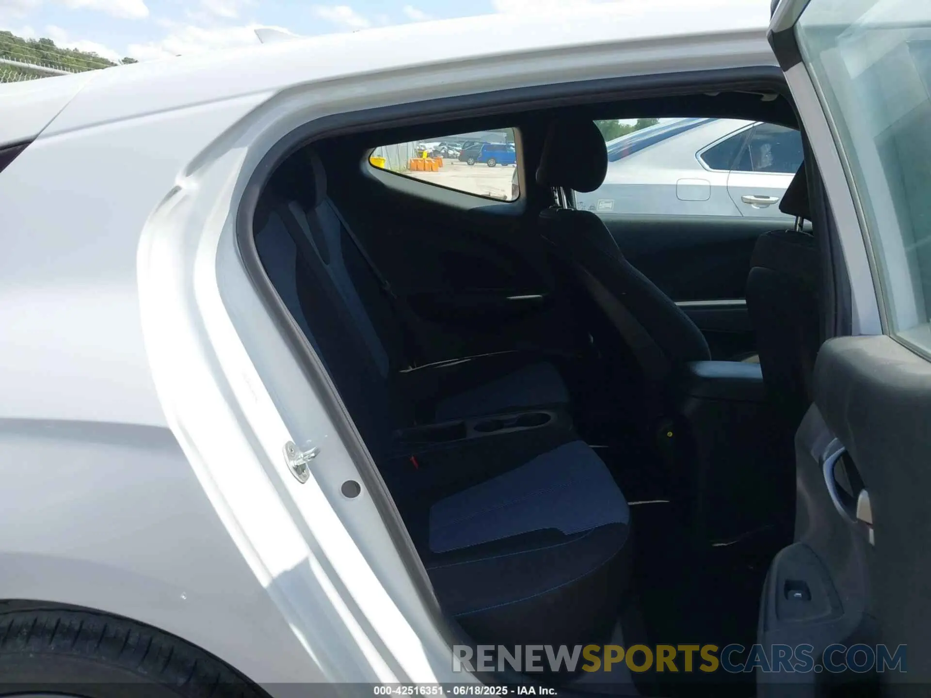 8 Photograph of a damaged car KMHTG6AF5LU020784 HYUNDAI VELOSTER 2020