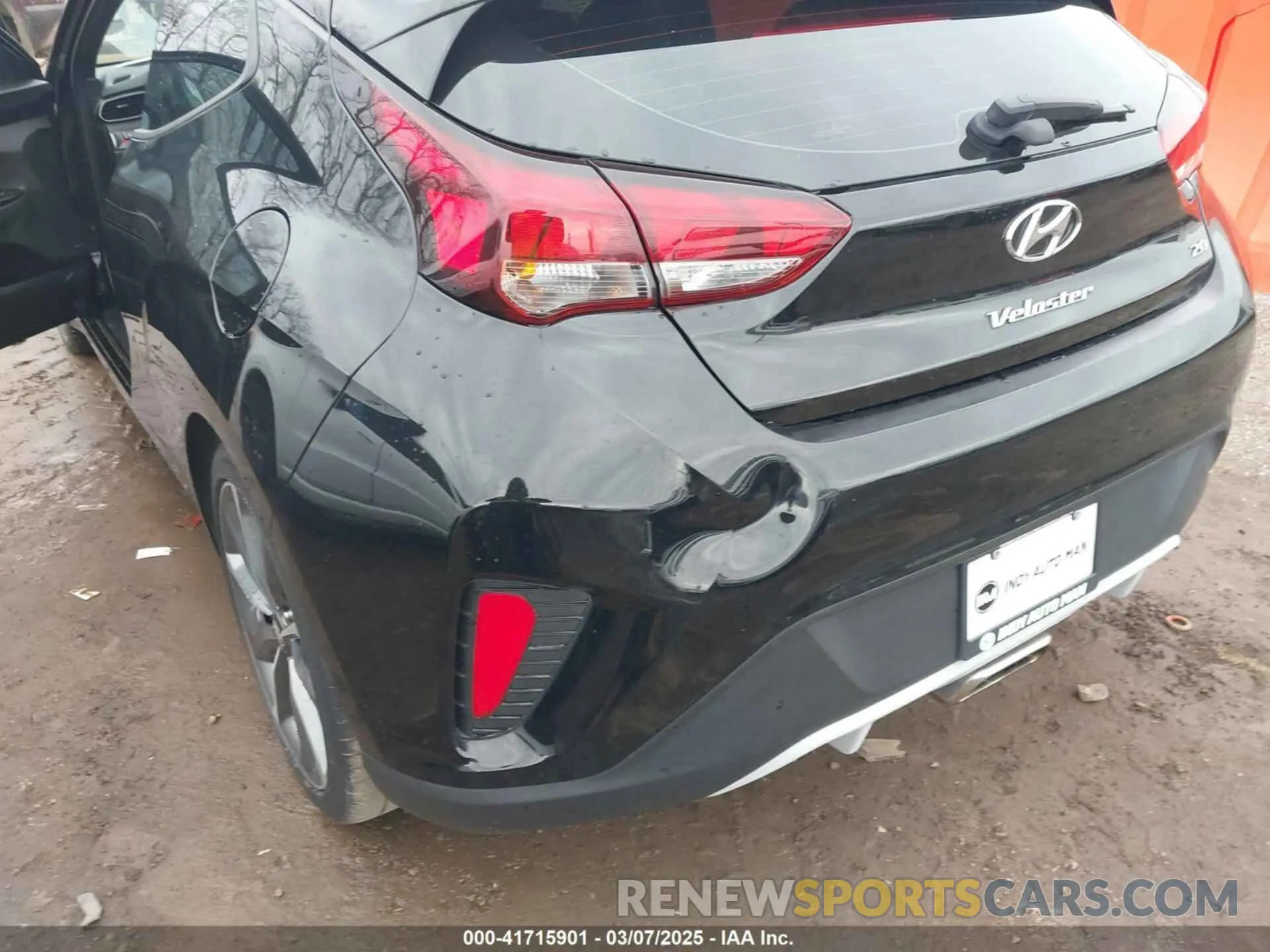 17 Photograph of a damaged car KMHTG6AF7LU022052 HYUNDAI VELOSTER 2020