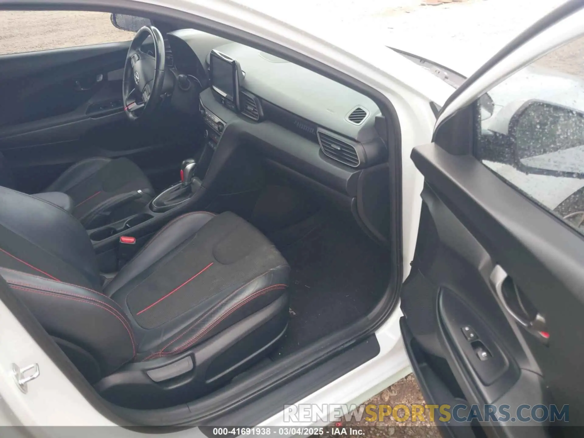 5 Photograph of a damaged car KMHTG6AF8LU022707 HYUNDAI VELOSTER 2020