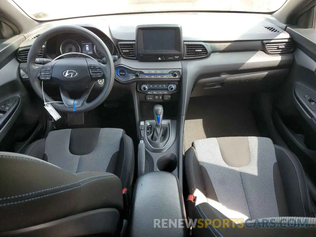 8 Photograph of a damaged car KMHTG6AFXLU031635 HYUNDAI VELOSTER 2020