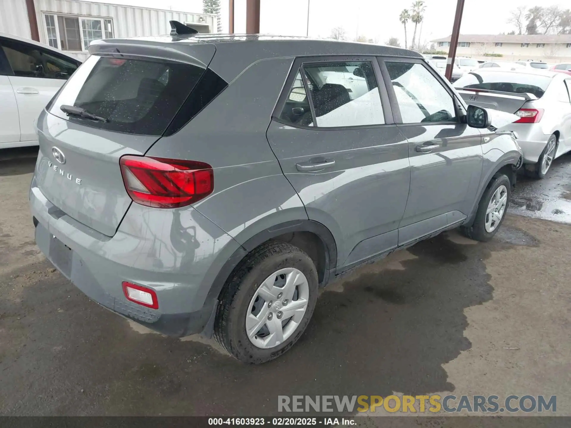 4 Photograph of a damaged car KMHRB8A35LU027082 HYUNDAI VENUE 2020
