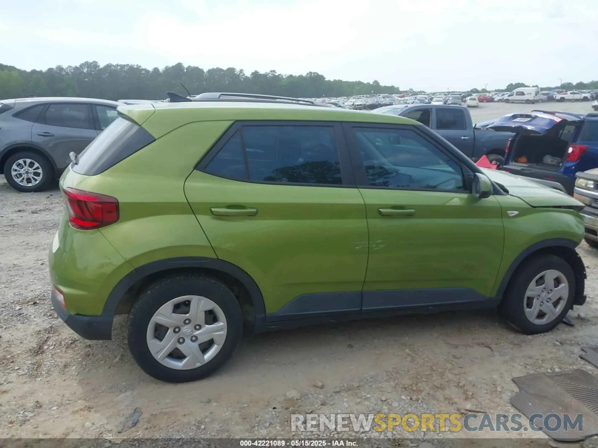 13 Photograph of a damaged car KMHRB8A35LU039345 HYUNDAI VENUE 2020