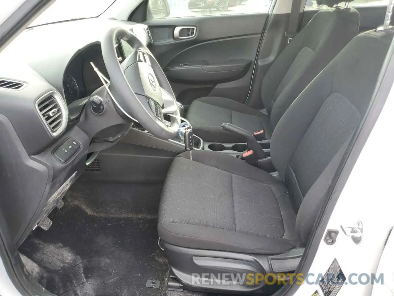 7 Photograph of a damaged car KMHRB8A36LU028919 HYUNDAI VENUE 2020