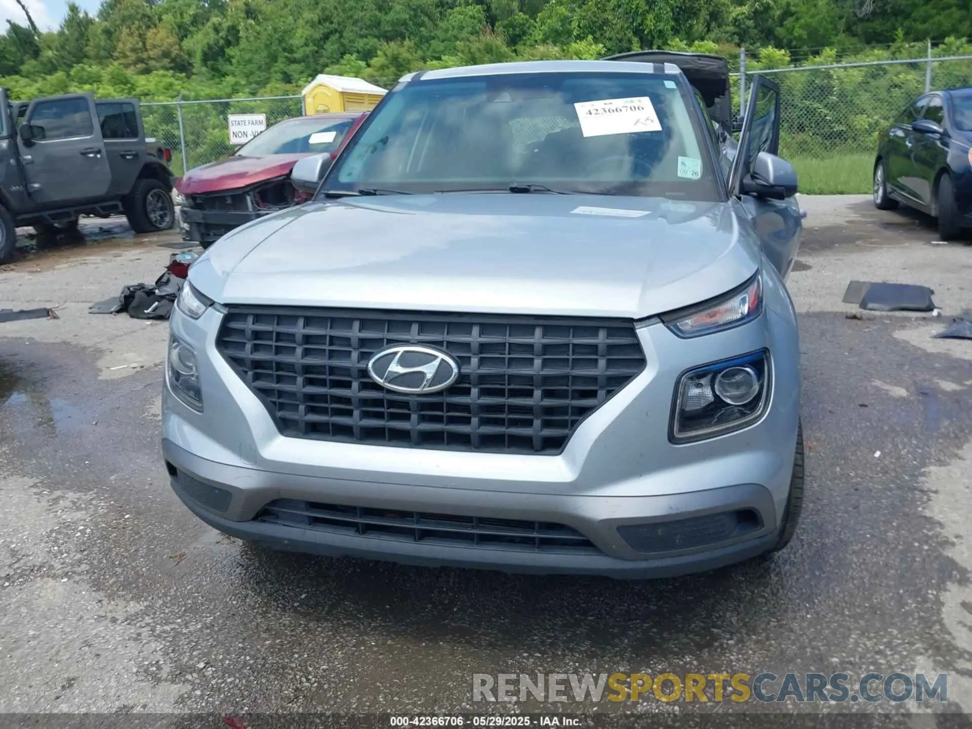 11 Photograph of a damaged car KMHRB8A36LU030024 HYUNDAI VENUE 2020