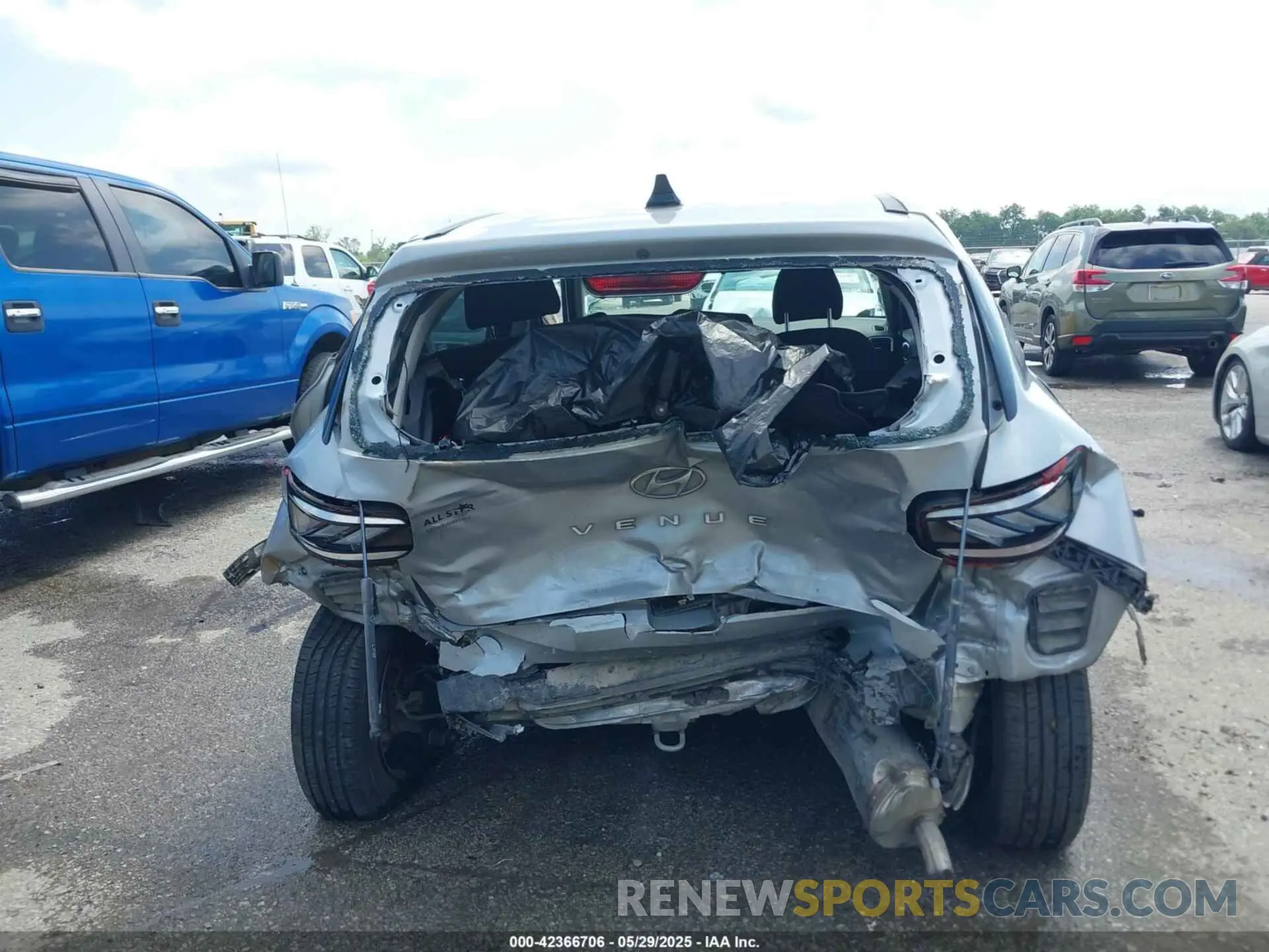 15 Photograph of a damaged car KMHRB8A36LU030024 HYUNDAI VENUE 2020
