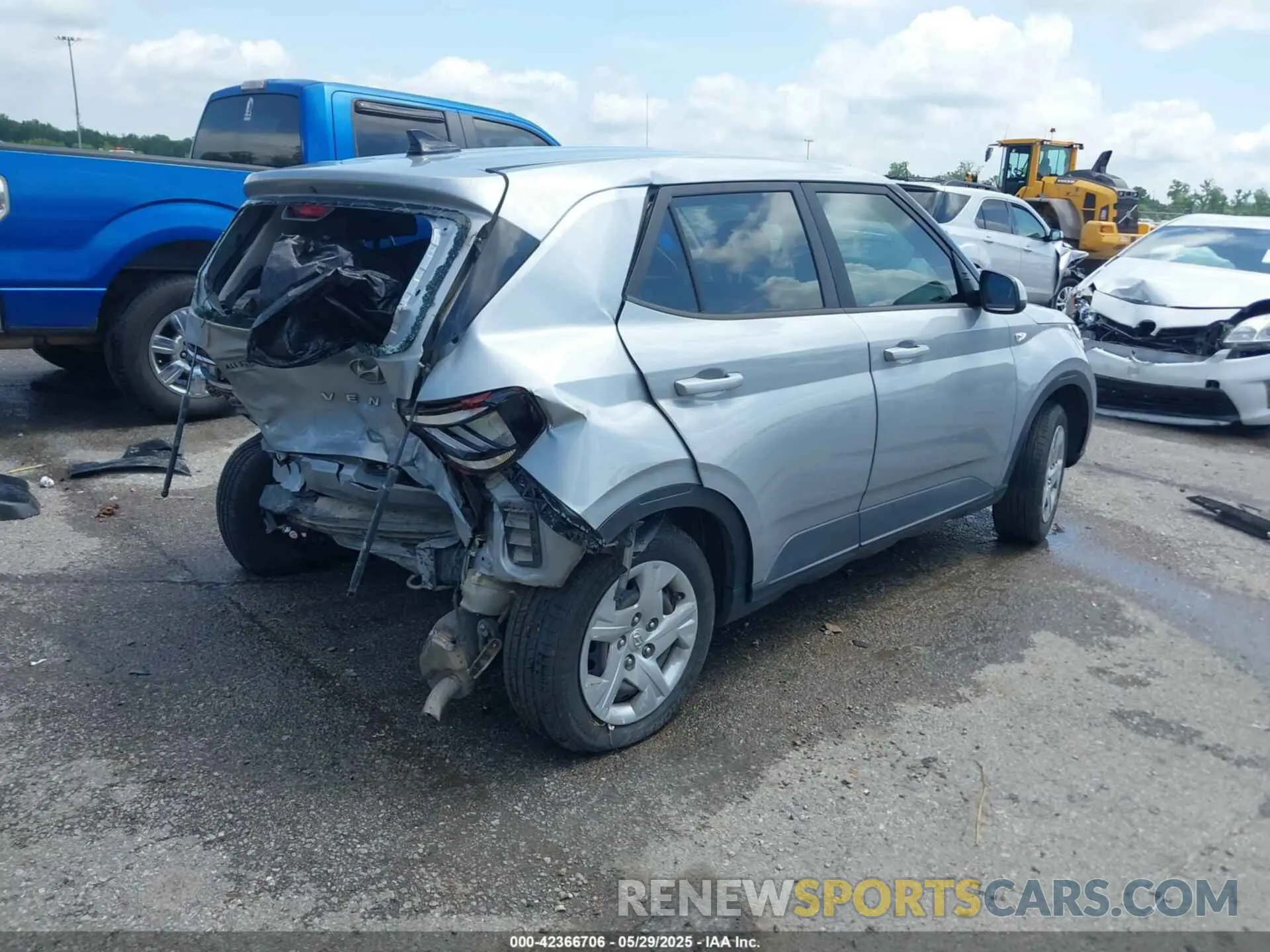 4 Photograph of a damaged car KMHRB8A36LU030024 HYUNDAI VENUE 2020