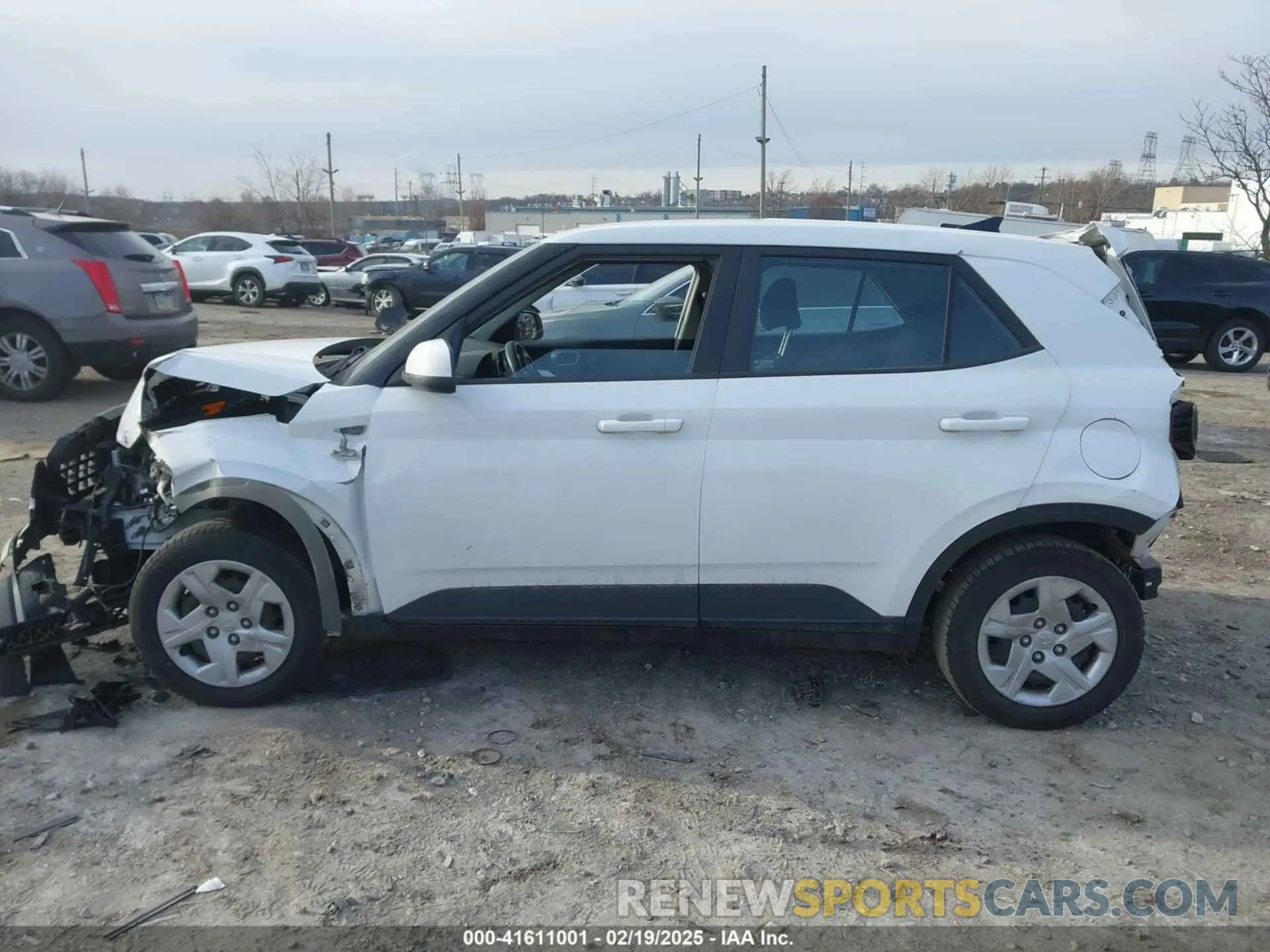 13 Photograph of a damaged car KMHRB8A36LU038494 HYUNDAI VENUE 2020