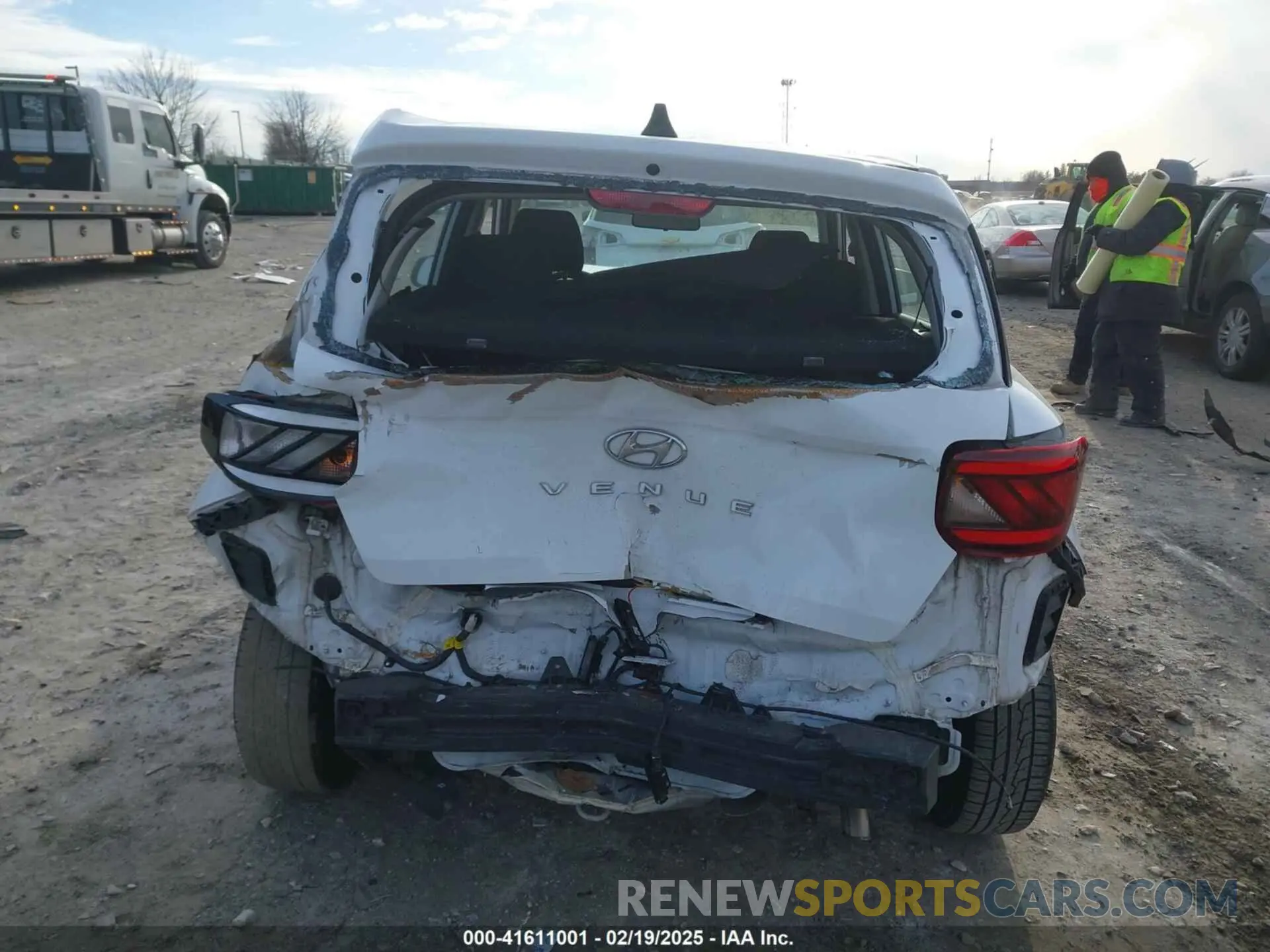 15 Photograph of a damaged car KMHRB8A36LU038494 HYUNDAI VENUE 2020