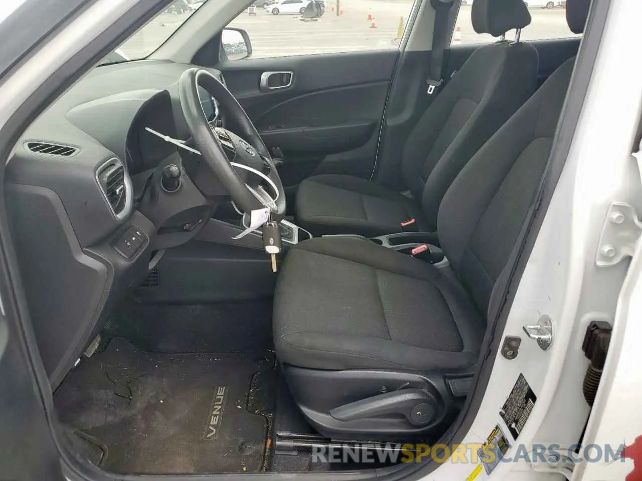 7 Photograph of a damaged car KMHRB8A39LU037520 HYUNDAI VENUE 2020
