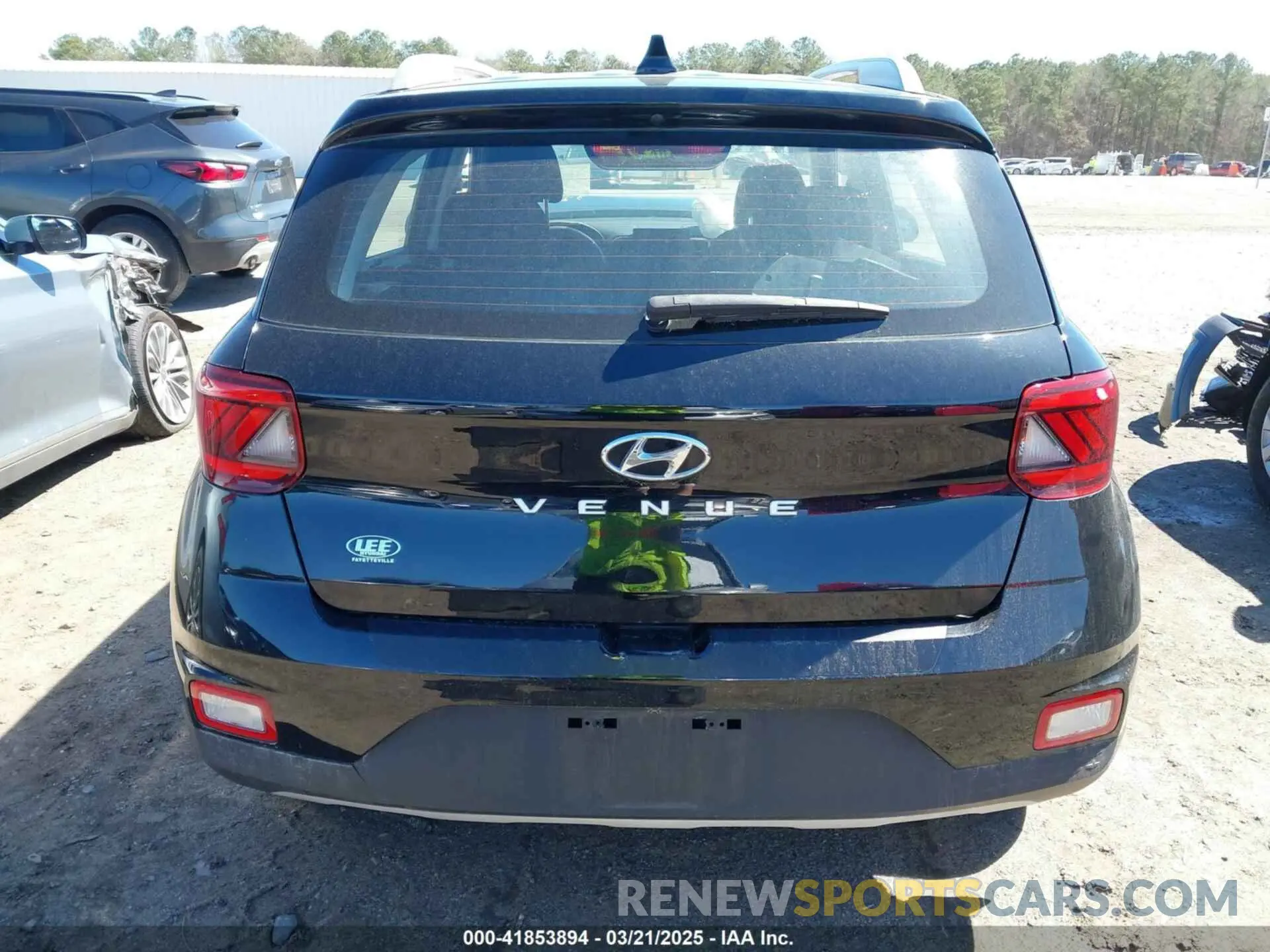 17 Photograph of a damaged car KMHRC8A30LU046880 HYUNDAI VENUE 2020