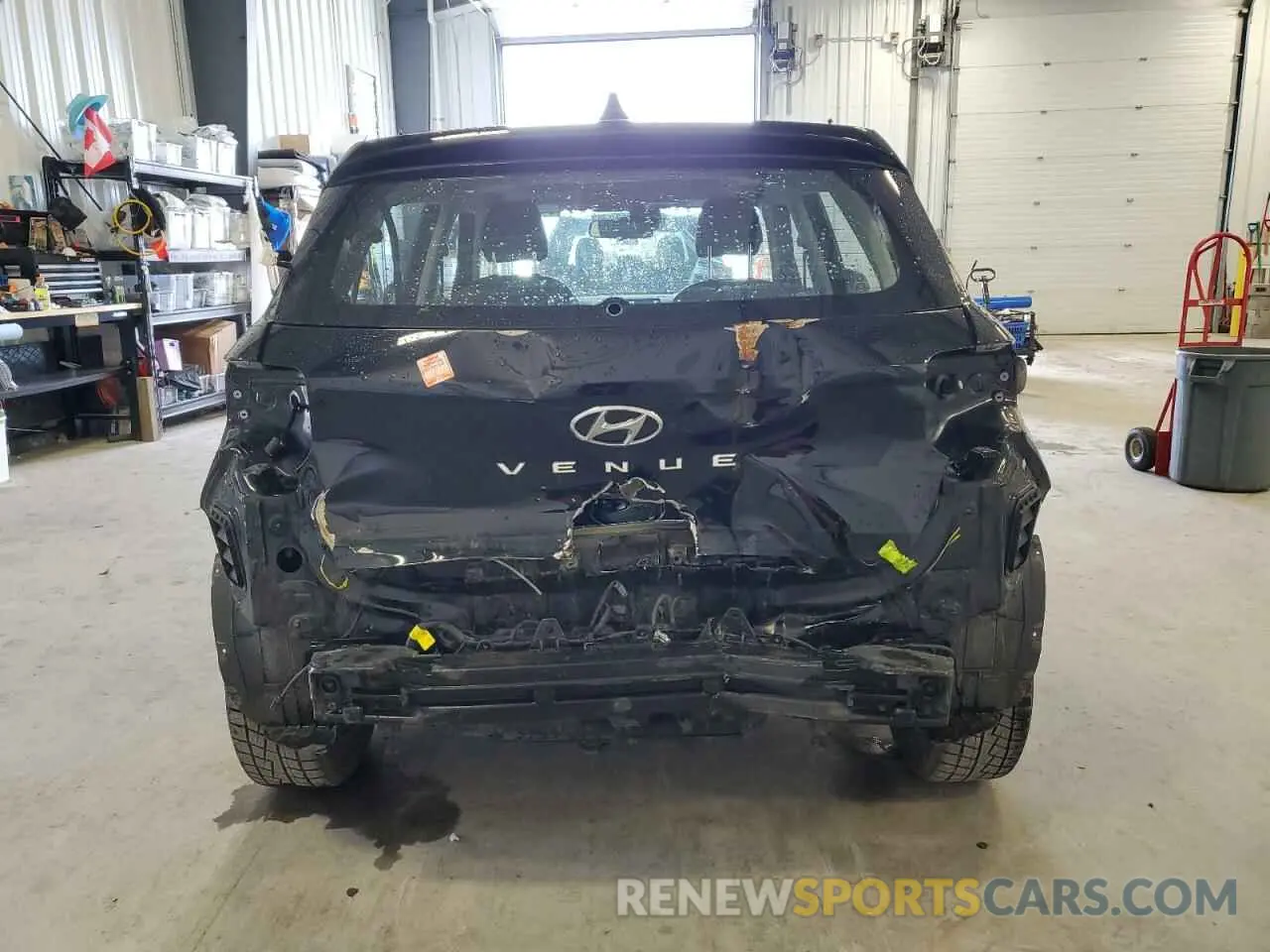 6 Photograph of a damaged car KMHRC8A33LU046212 HYUNDAI VENUE 2020