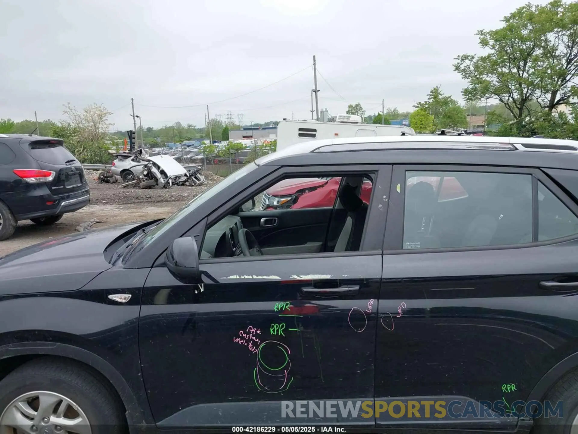 6 Photograph of a damaged car KMHRC8A34LU036997 HYUNDAI VENUE 2020