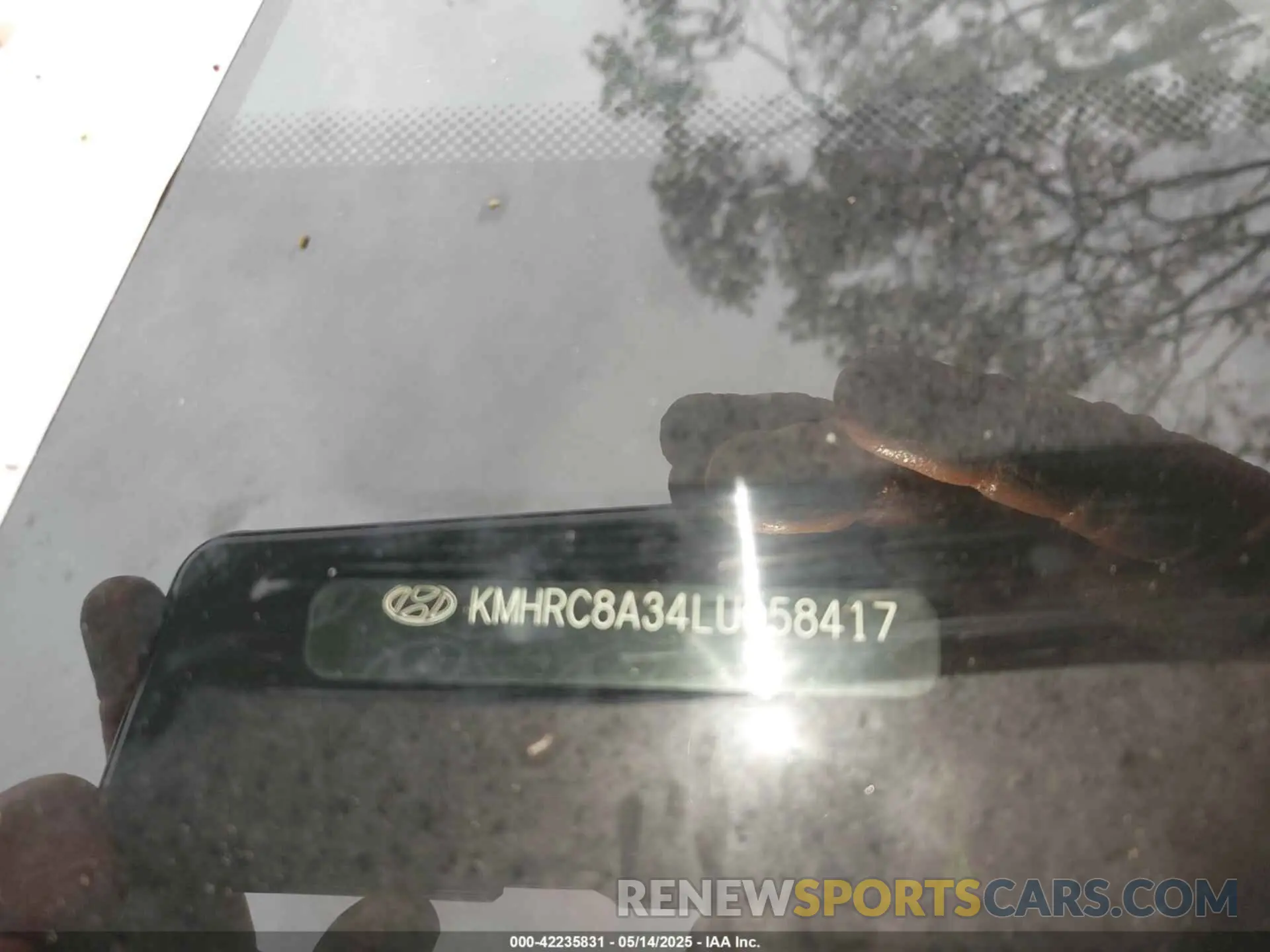 17 Photograph of a damaged car KMHRC8A34LU058417 HYUNDAI VENUE 2020