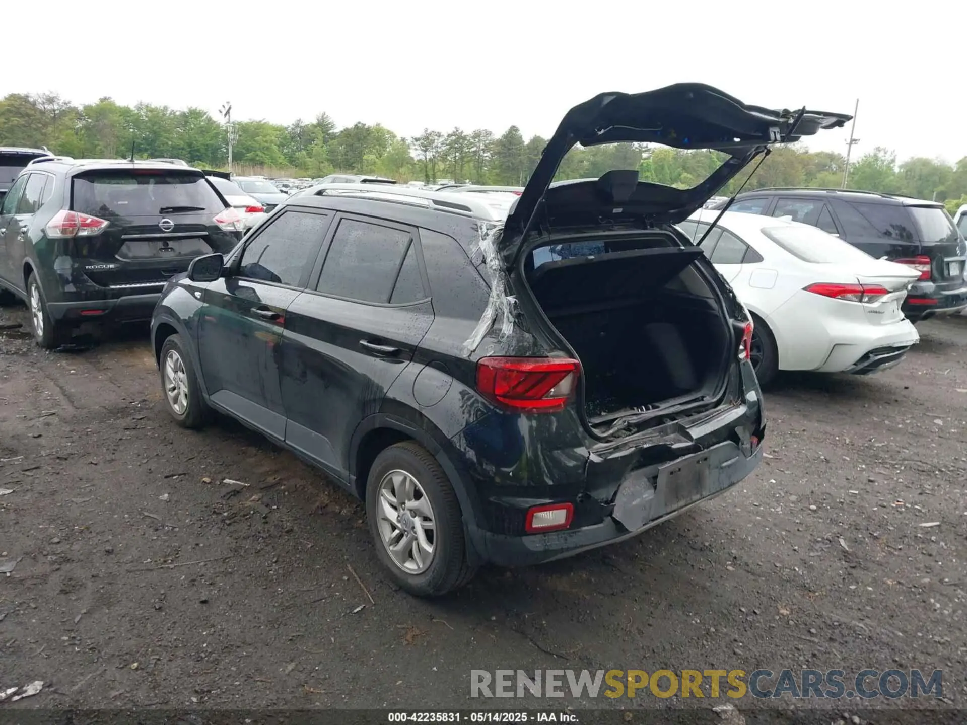 3 Photograph of a damaged car KMHRC8A34LU058417 HYUNDAI VENUE 2020
