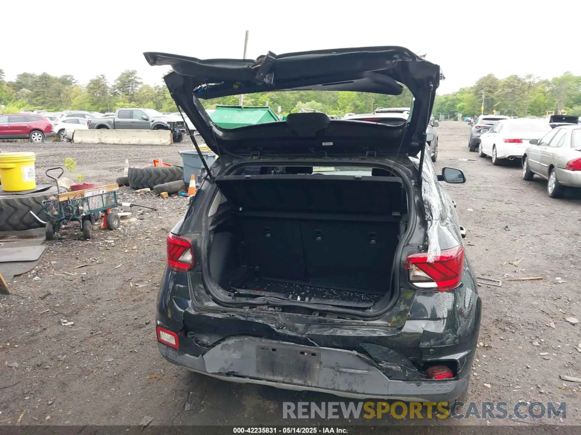 6 Photograph of a damaged car KMHRC8A34LU058417 HYUNDAI VENUE 2020