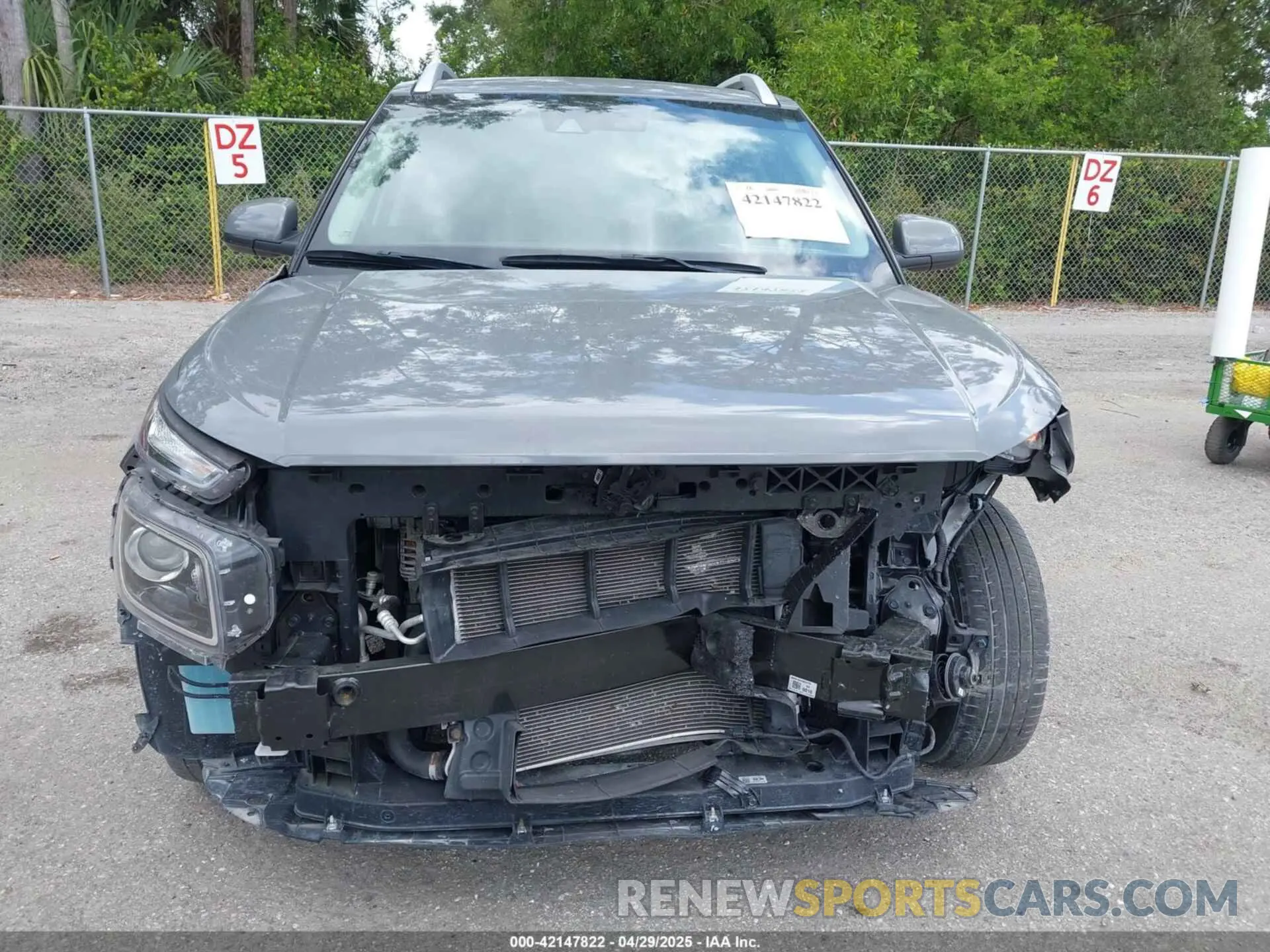 12 Photograph of a damaged car KMHRC8A36LU035740 HYUNDAI VENUE 2020