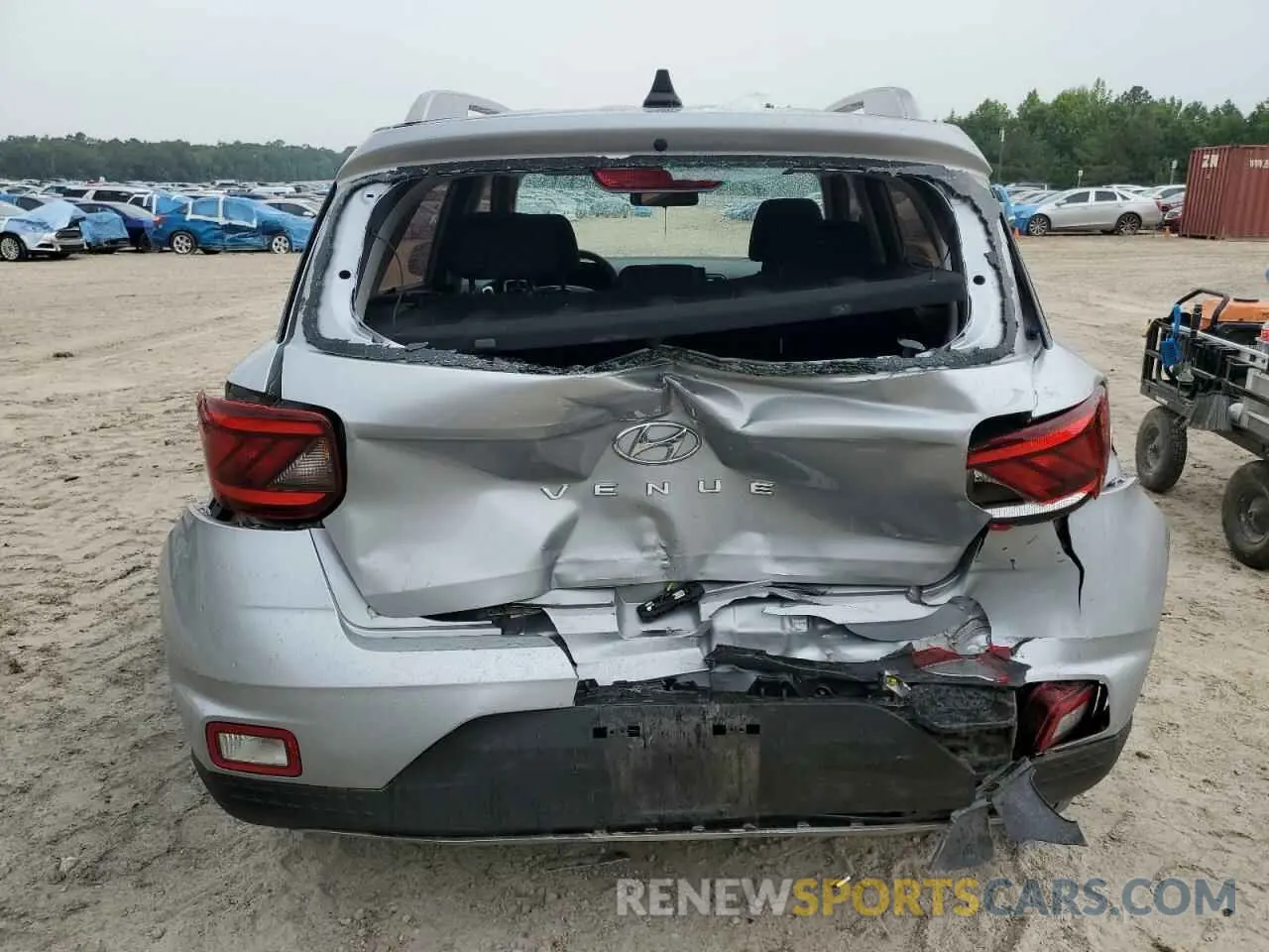 6 Photograph of a damaged car KMHRC8A38LU017613 HYUNDAI VENUE 2020