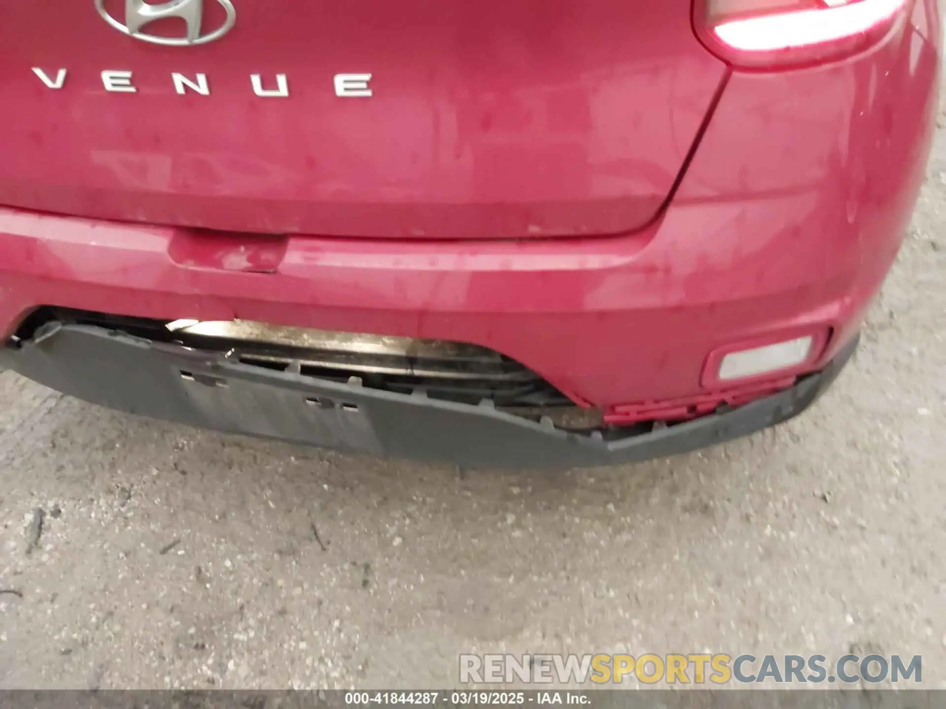 18 Photograph of a damaged car KMHRC8A38LU026229 HYUNDAI VENUE 2020