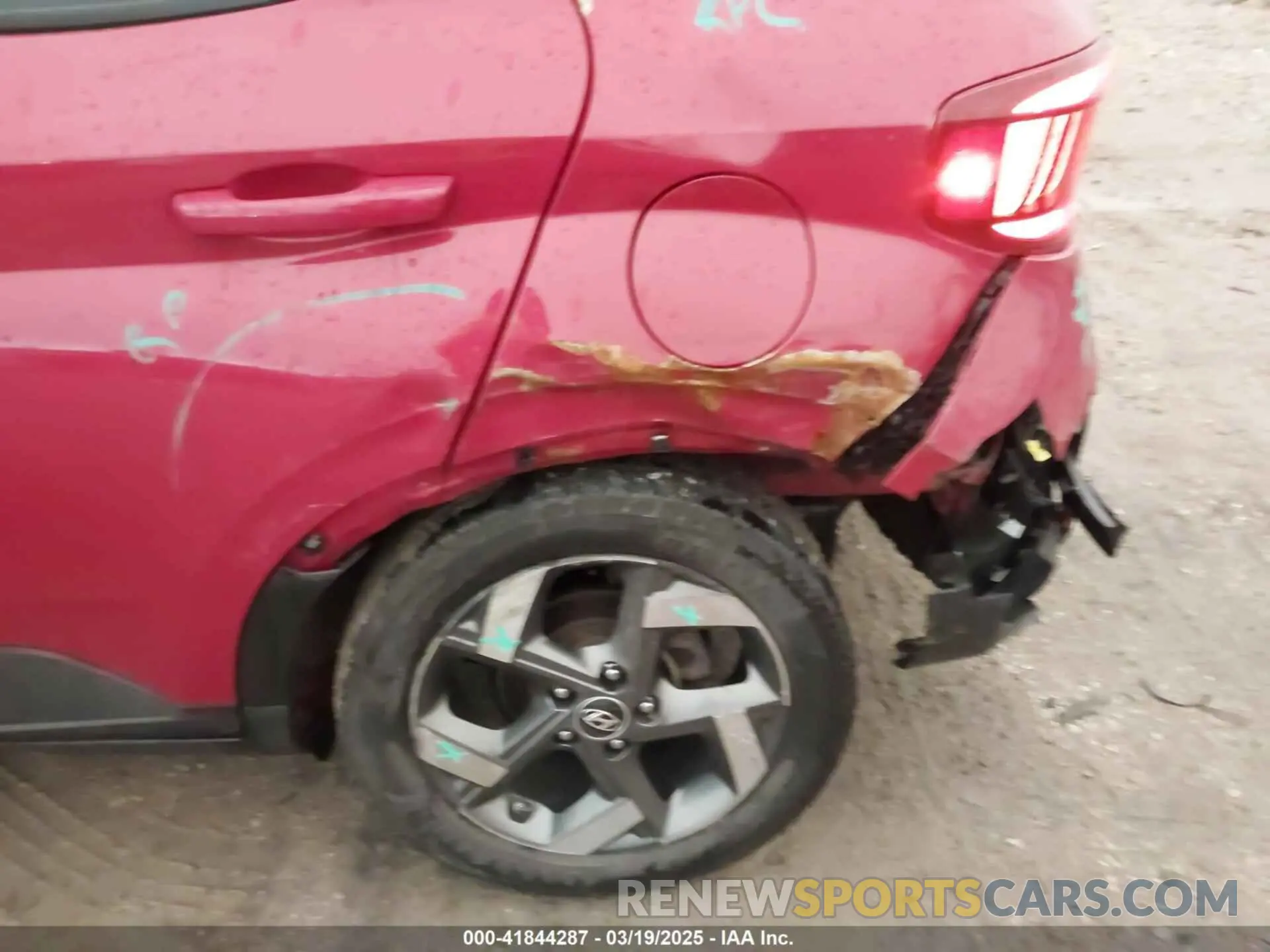 6 Photograph of a damaged car KMHRC8A38LU026229 HYUNDAI VENUE 2020
