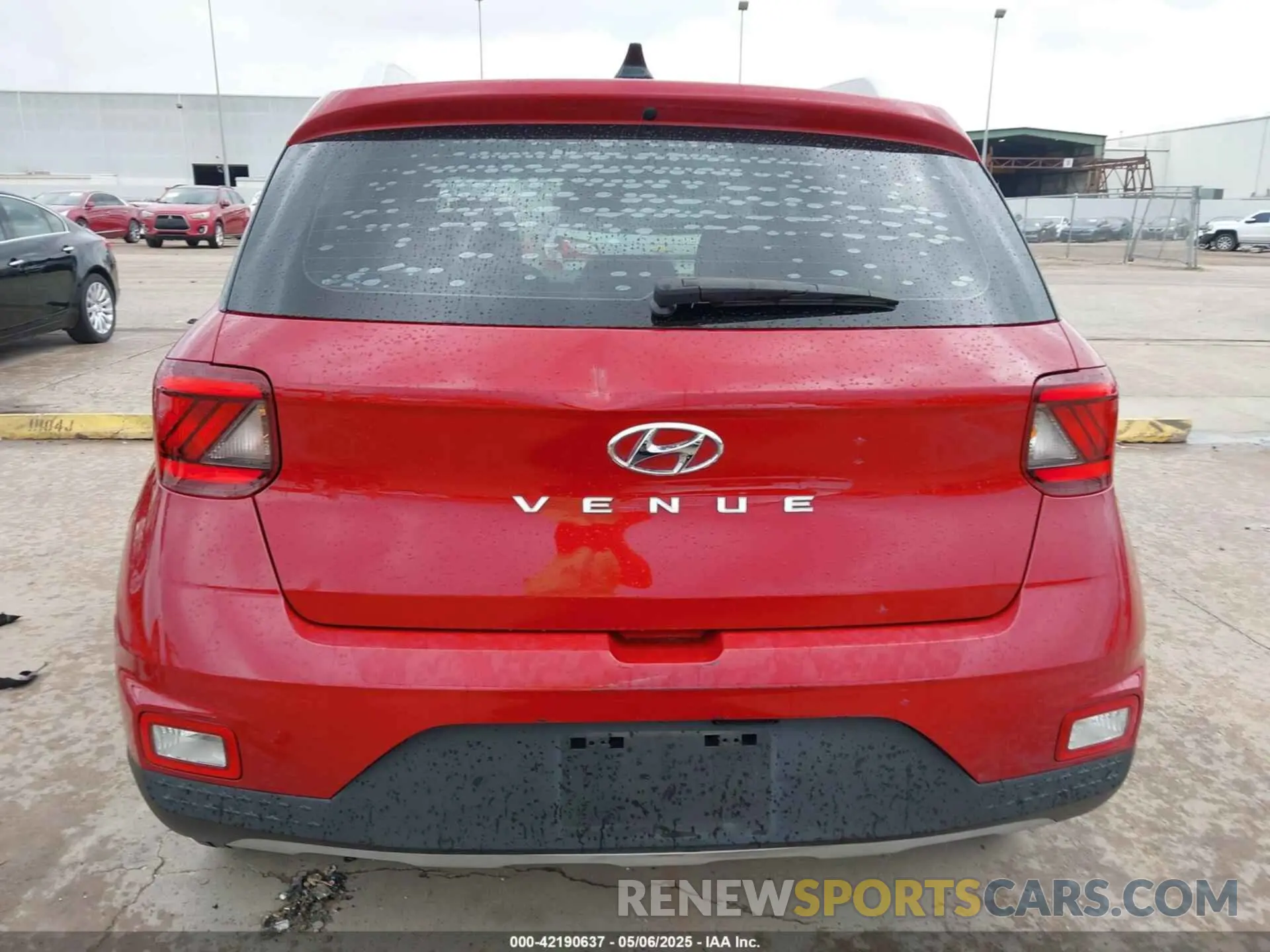 17 Photograph of a damaged car KMHRC8A39LU018916 HYUNDAI VENUE 2020