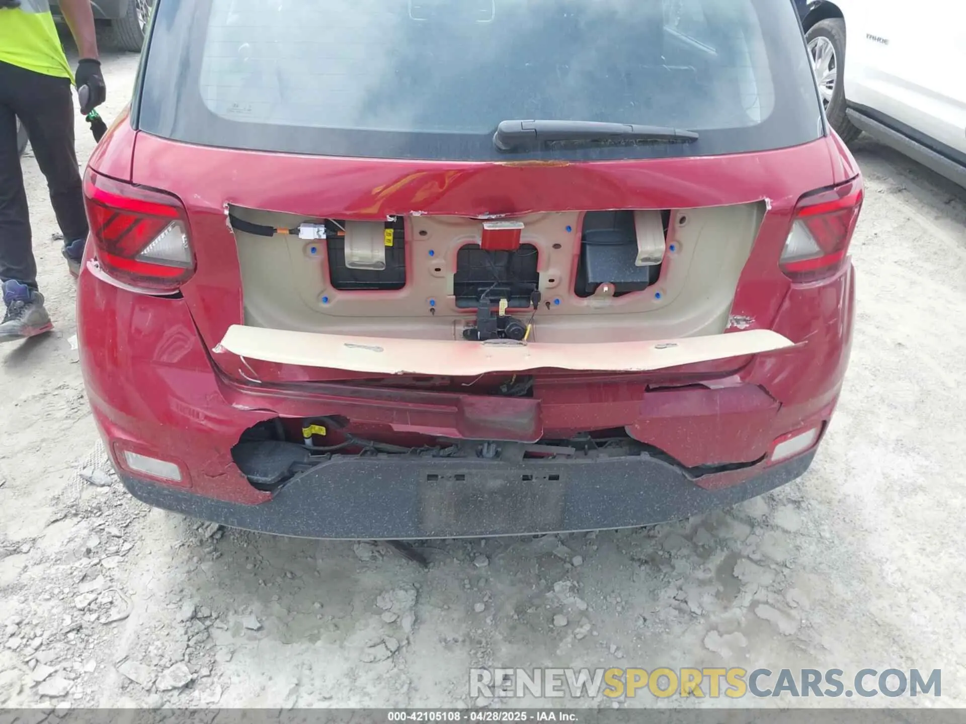 6 Photograph of a damaged car KMHRC8A3XLU038298 HYUNDAI VENUE 2020