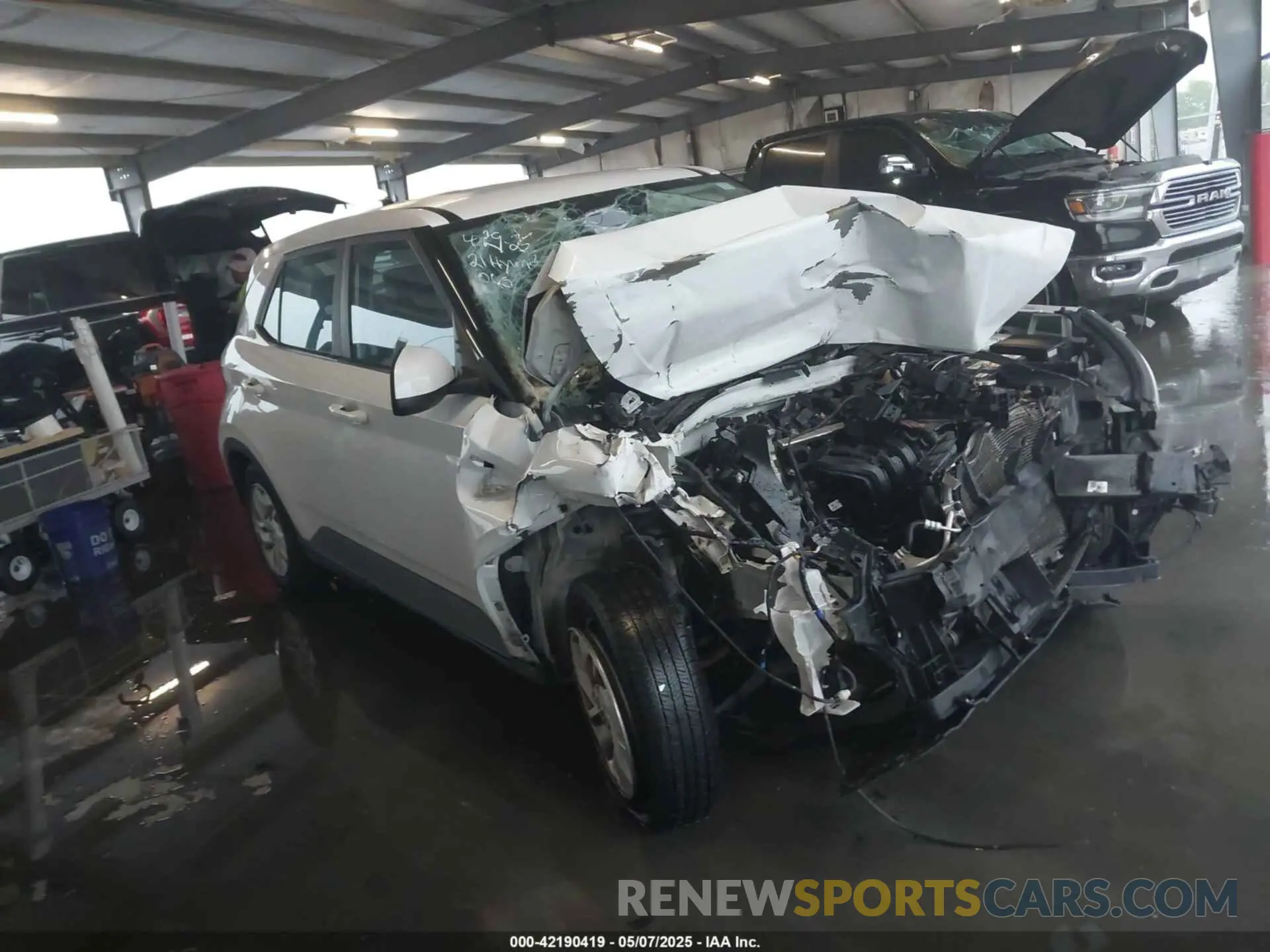 1 Photograph of a damaged car KMHRB8A33MU066593 HYUNDAI VENUE 2021