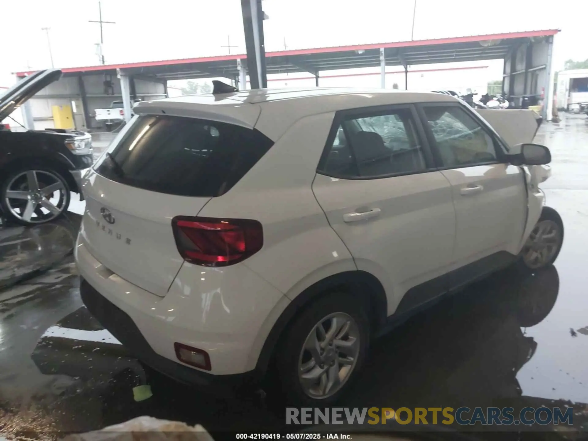 4 Photograph of a damaged car KMHRB8A33MU066593 HYUNDAI VENUE 2021