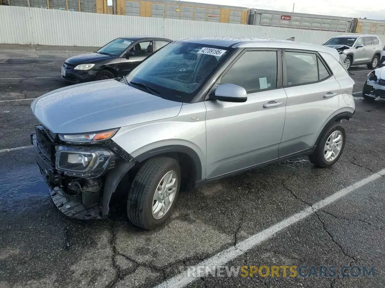 1 Photograph of a damaged car KMHRB8A33MU069722 HYUNDAI VENUE 2021