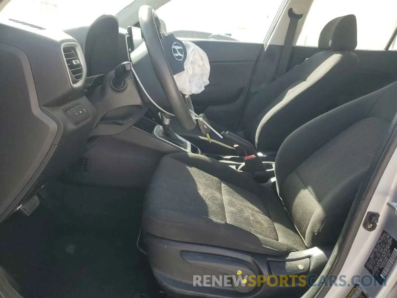 7 Photograph of a damaged car KMHRB8A33MU105859 HYUNDAI VENUE 2021
