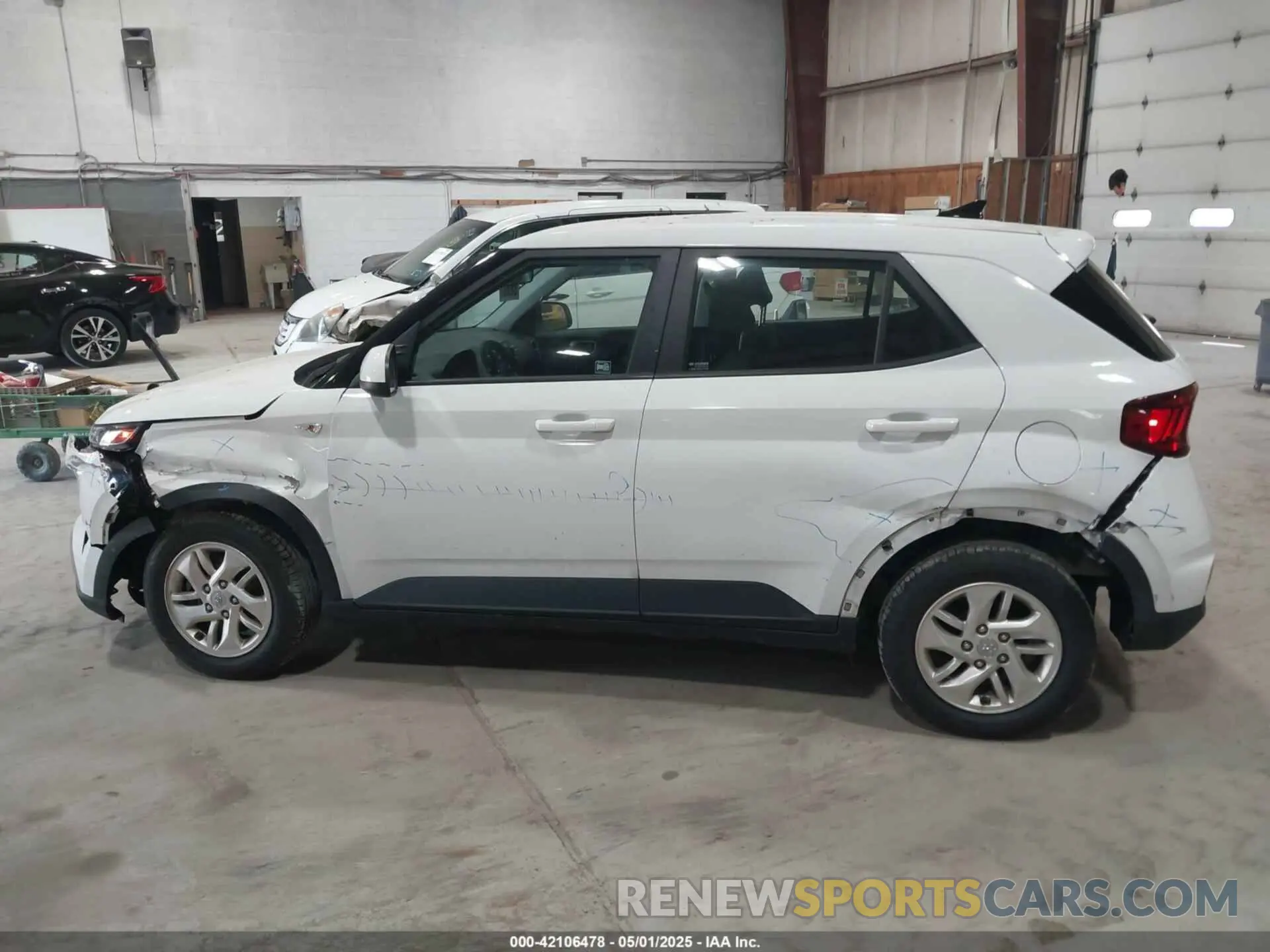 14 Photograph of a damaged car KMHRB8A35MU099403 HYUNDAI VENUE 2021