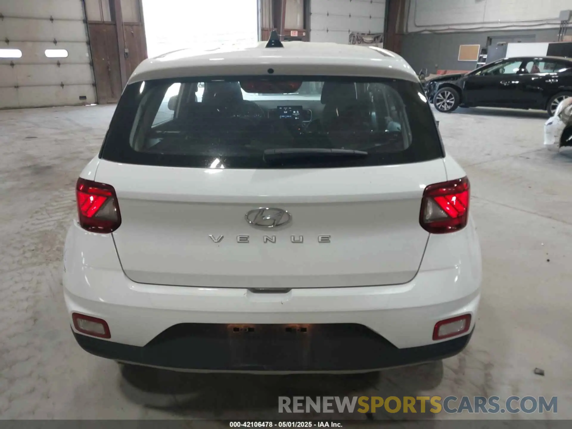 16 Photograph of a damaged car KMHRB8A35MU099403 HYUNDAI VENUE 2021