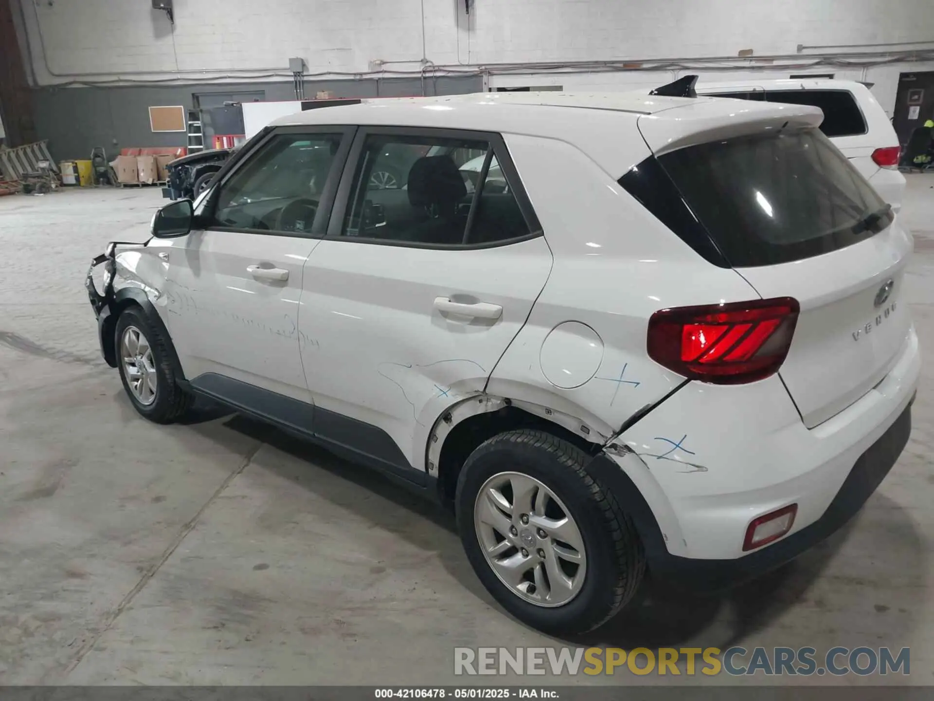17 Photograph of a damaged car KMHRB8A35MU099403 HYUNDAI VENUE 2021