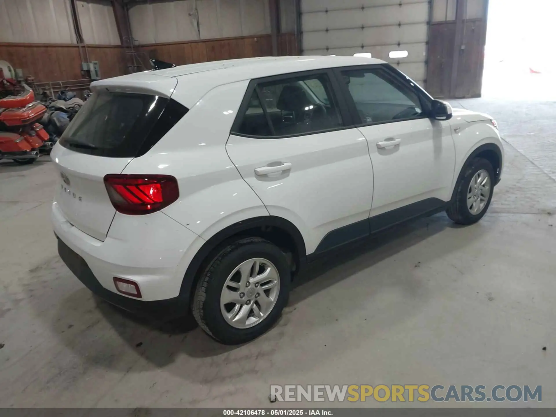 4 Photograph of a damaged car KMHRB8A35MU099403 HYUNDAI VENUE 2021