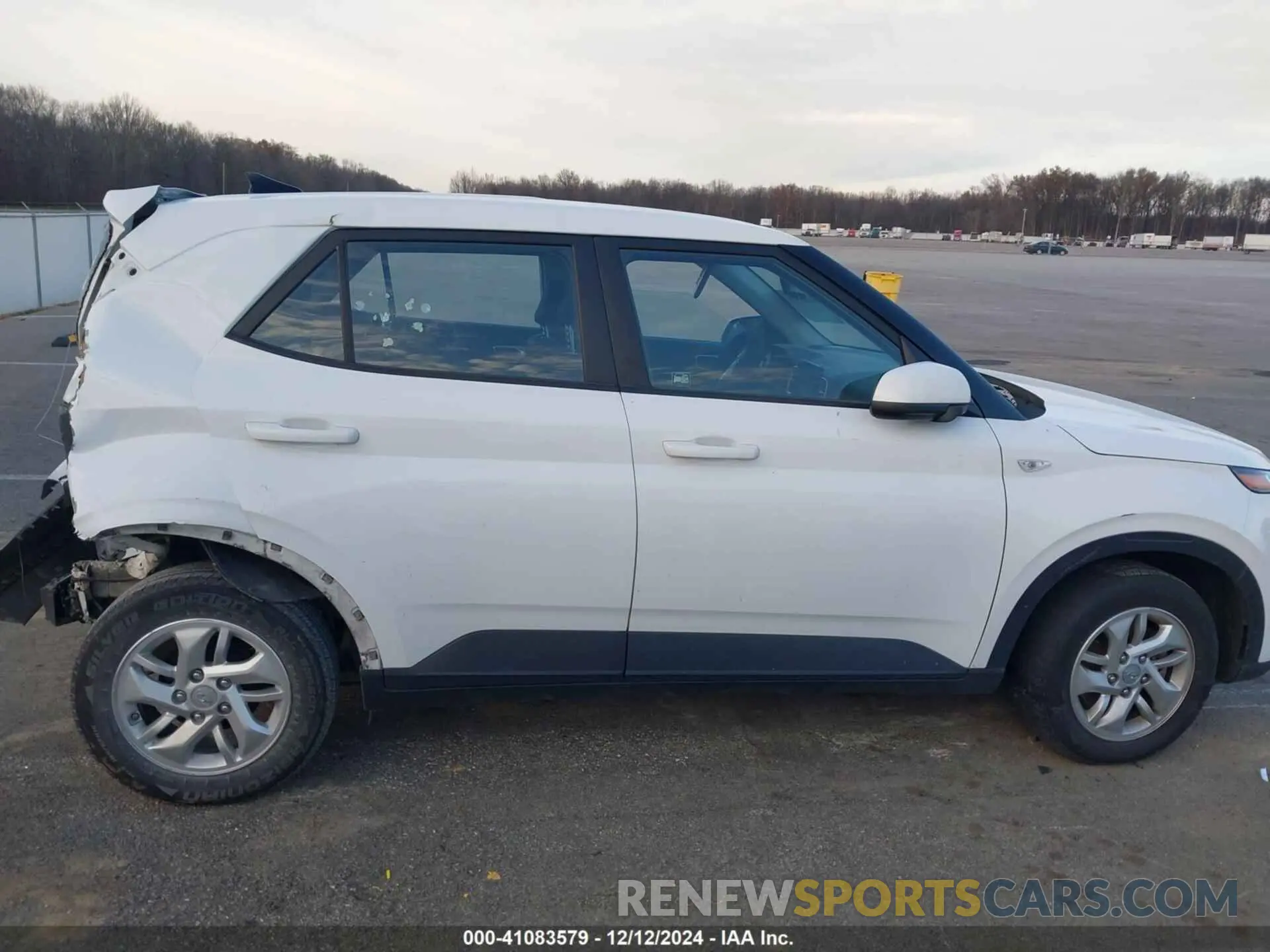 14 Photograph of a damaged car KMHRB8A36MU068032 HYUNDAI VENUE 2021
