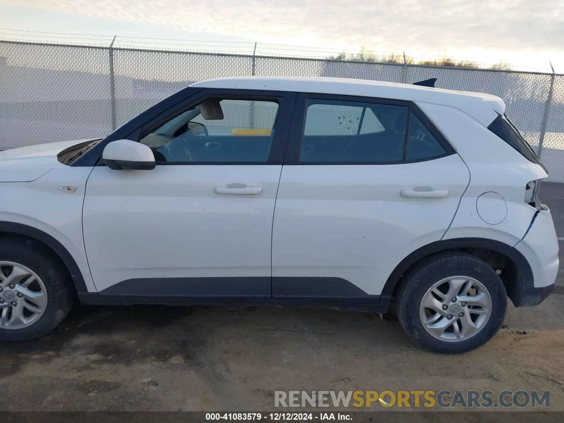 15 Photograph of a damaged car KMHRB8A36MU068032 HYUNDAI VENUE 2021