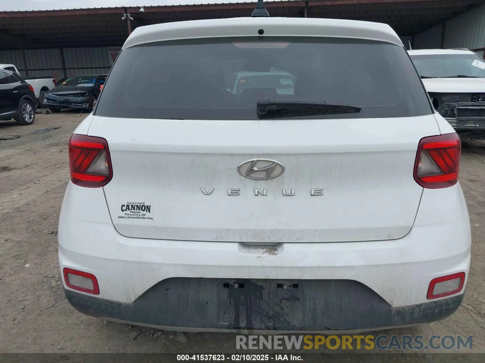 17 Photograph of a damaged car KMHRB8A36MU096171 HYUNDAI VENUE 2021