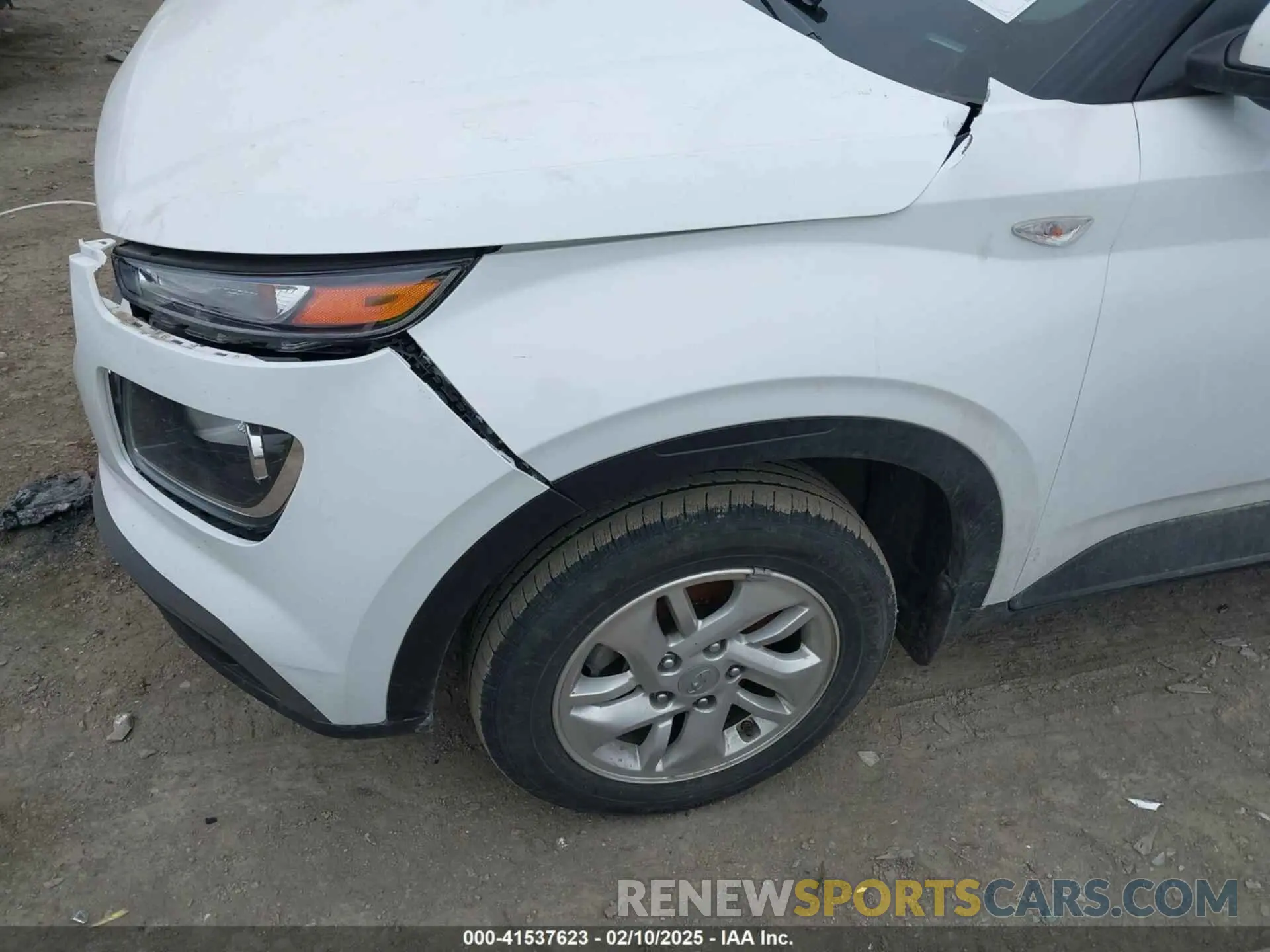 19 Photograph of a damaged car KMHRB8A36MU096171 HYUNDAI VENUE 2021