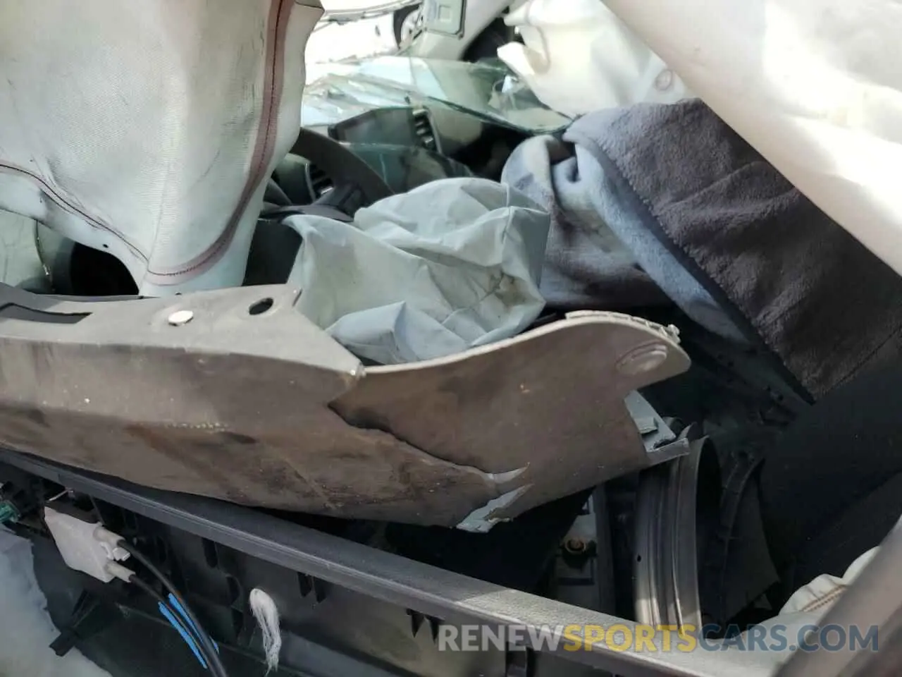 8 Photograph of a damaged car KMHRB8A36MU097000 HYUNDAI VENUE 2021