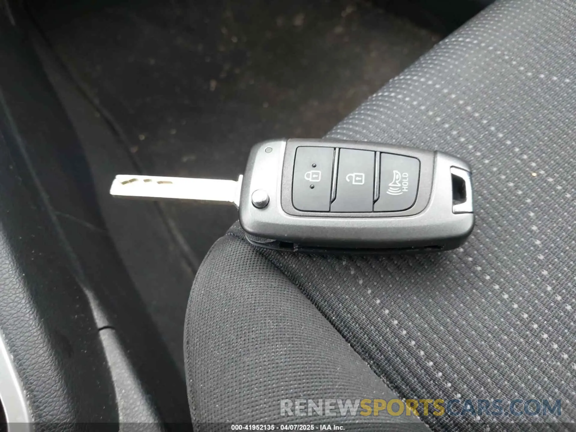 11 Photograph of a damaged car KMHRB8A37MU104052 HYUNDAI VENUE 2021