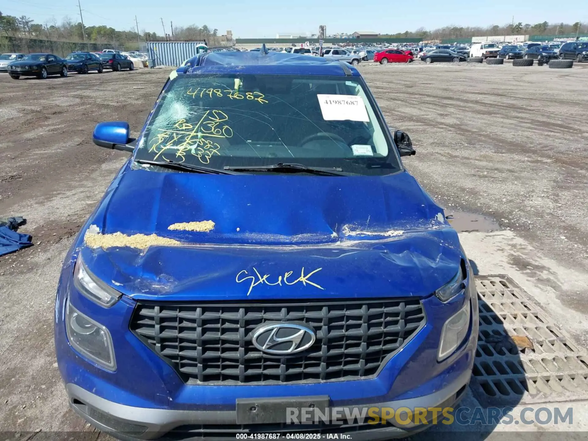 12 Photograph of a damaged car KMHRB8A3XMU102182 HYUNDAI VENUE 2021