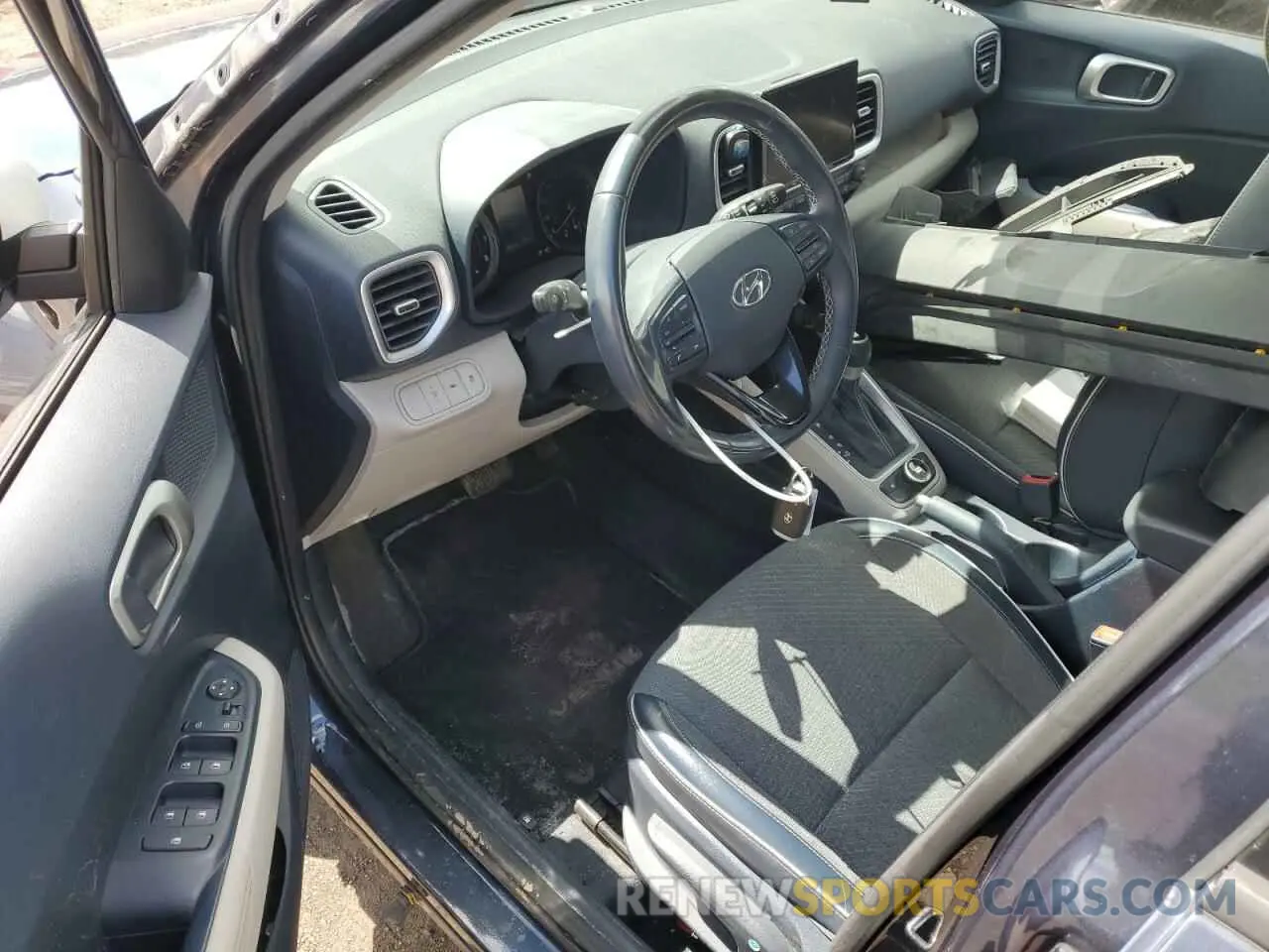 8 Photograph of a damaged car KMHRC8A30MU080187 HYUNDAI VENUE 2021