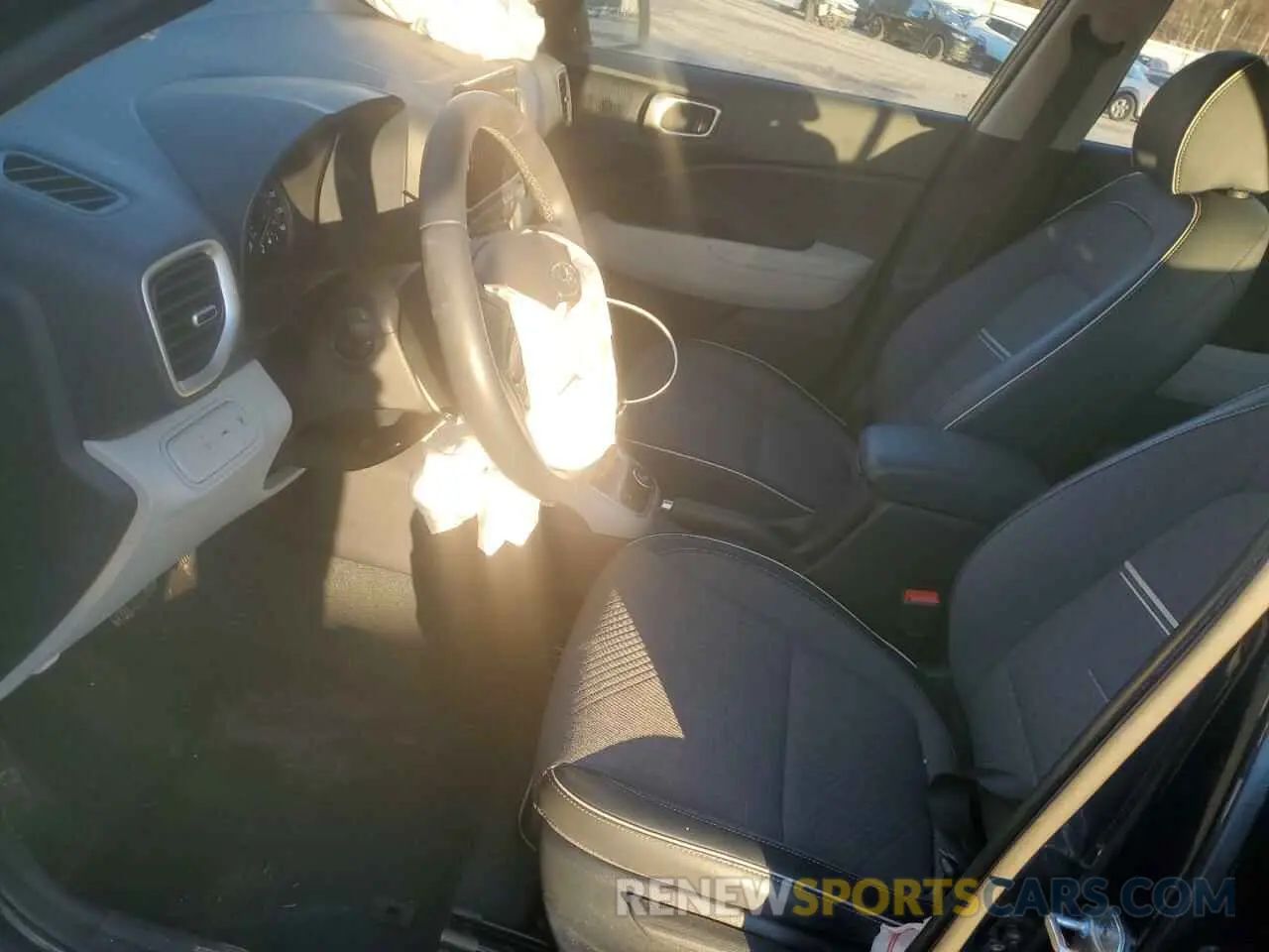 7 Photograph of a damaged car KMHRC8A30MU120607 HYUNDAI VENUE 2021