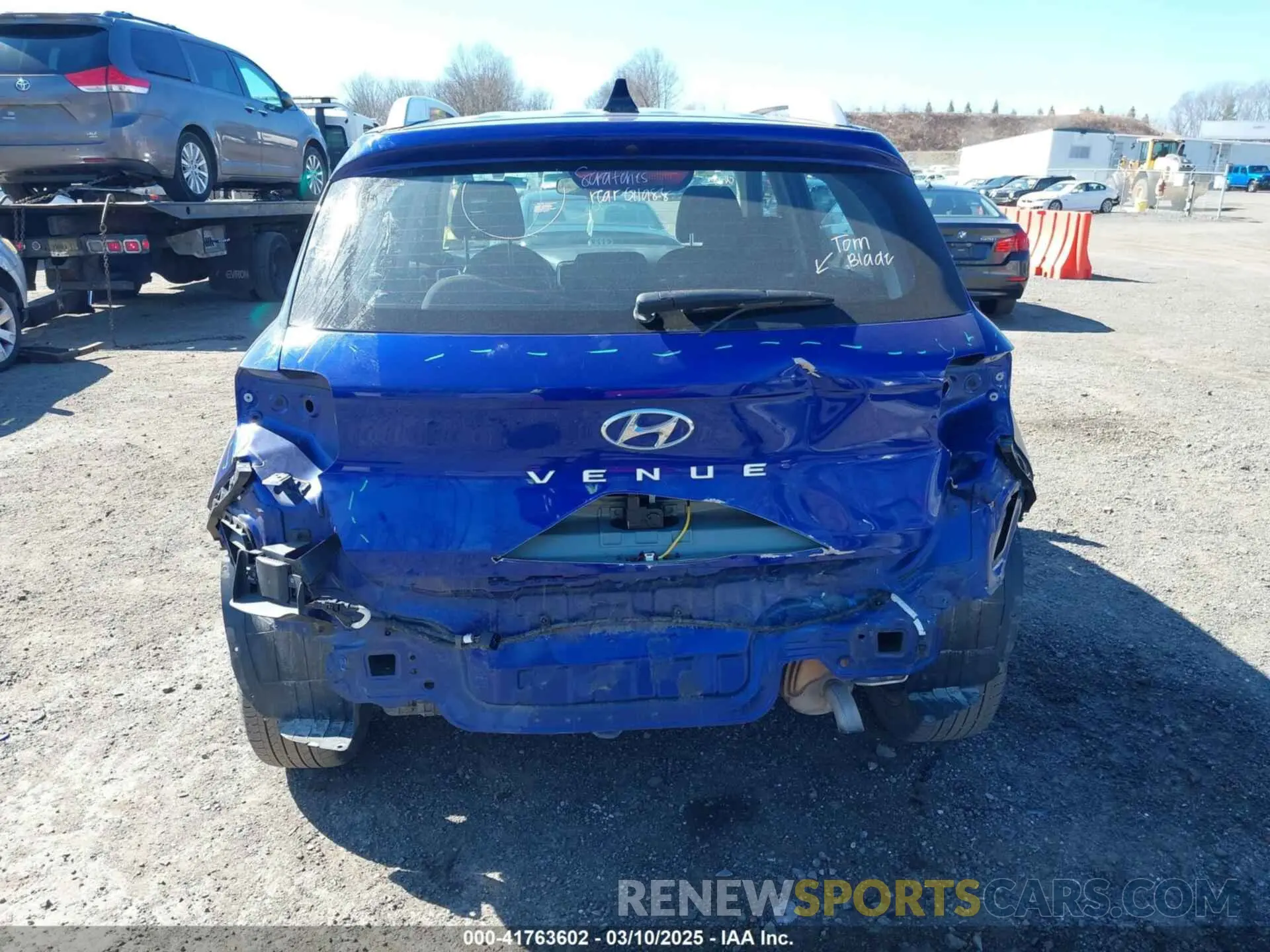 17 Photograph of a damaged car KMHRC8A31MU100379 HYUNDAI VENUE 2021
