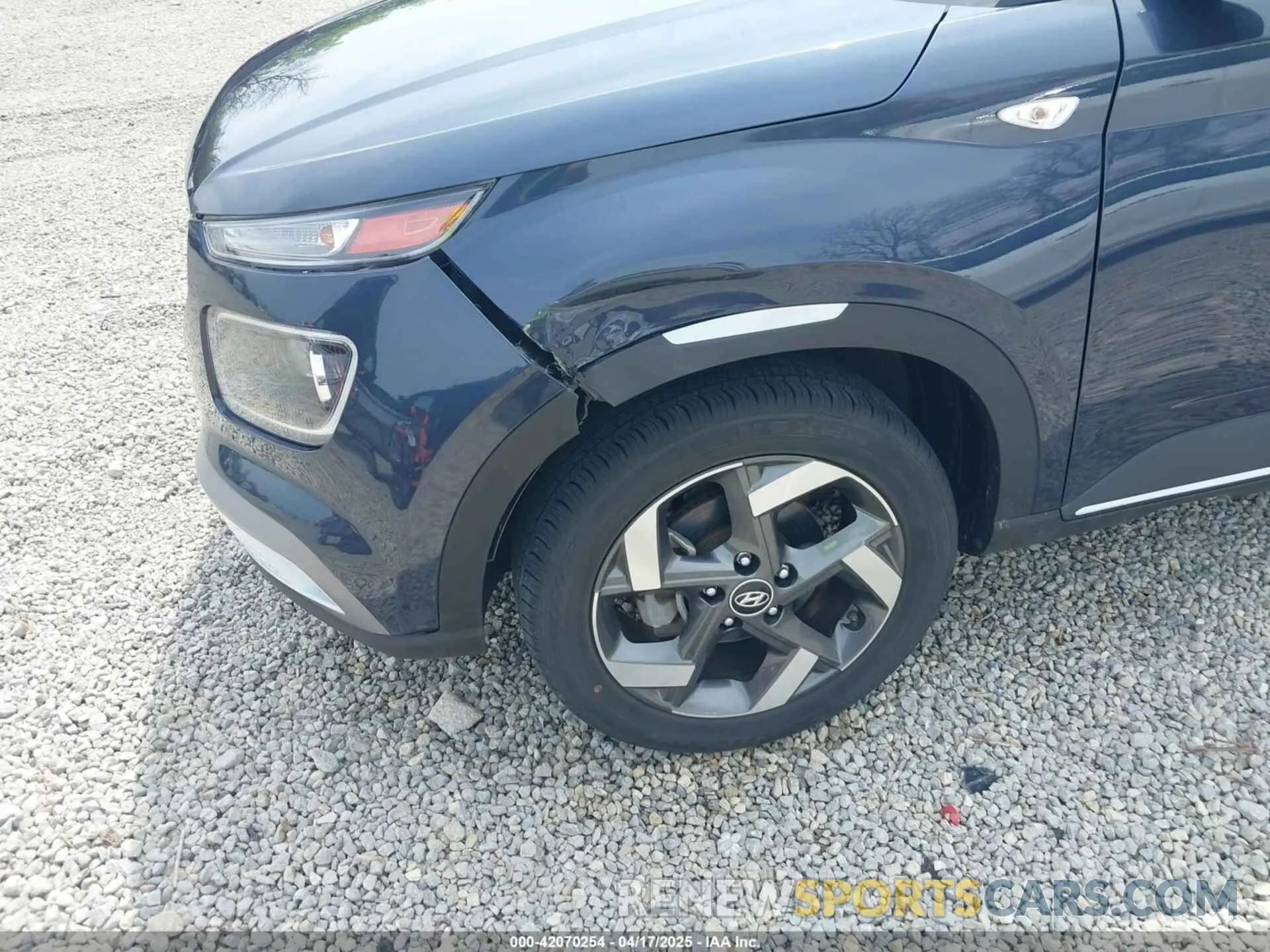 17 Photograph of a damaged car KMHRC8A32MU096200 HYUNDAI VENUE 2021