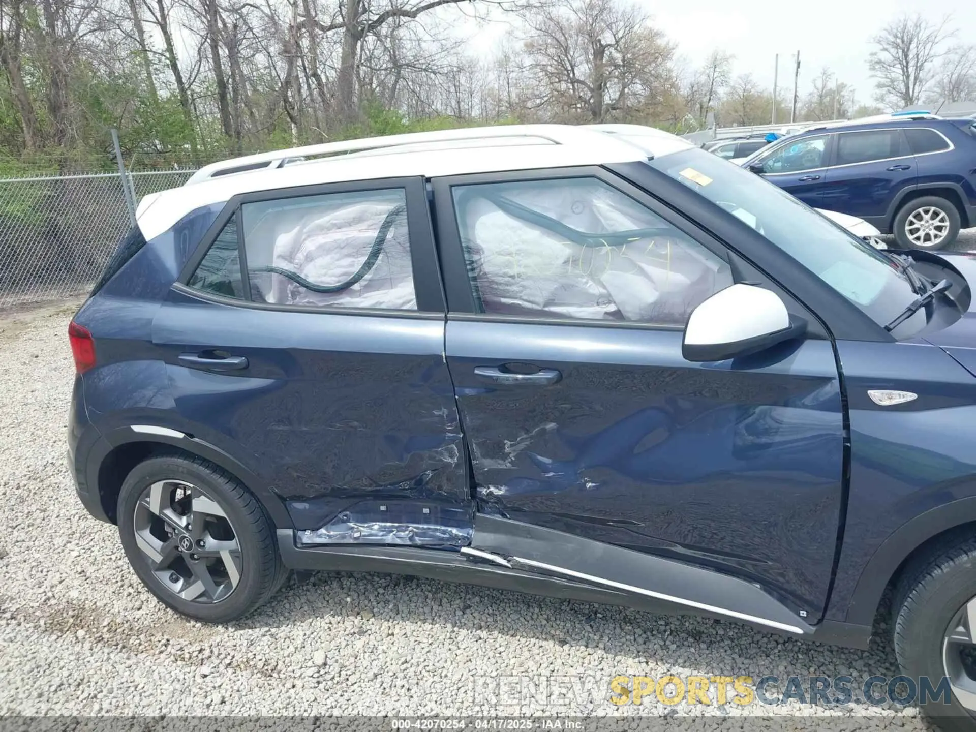 6 Photograph of a damaged car KMHRC8A32MU096200 HYUNDAI VENUE 2021