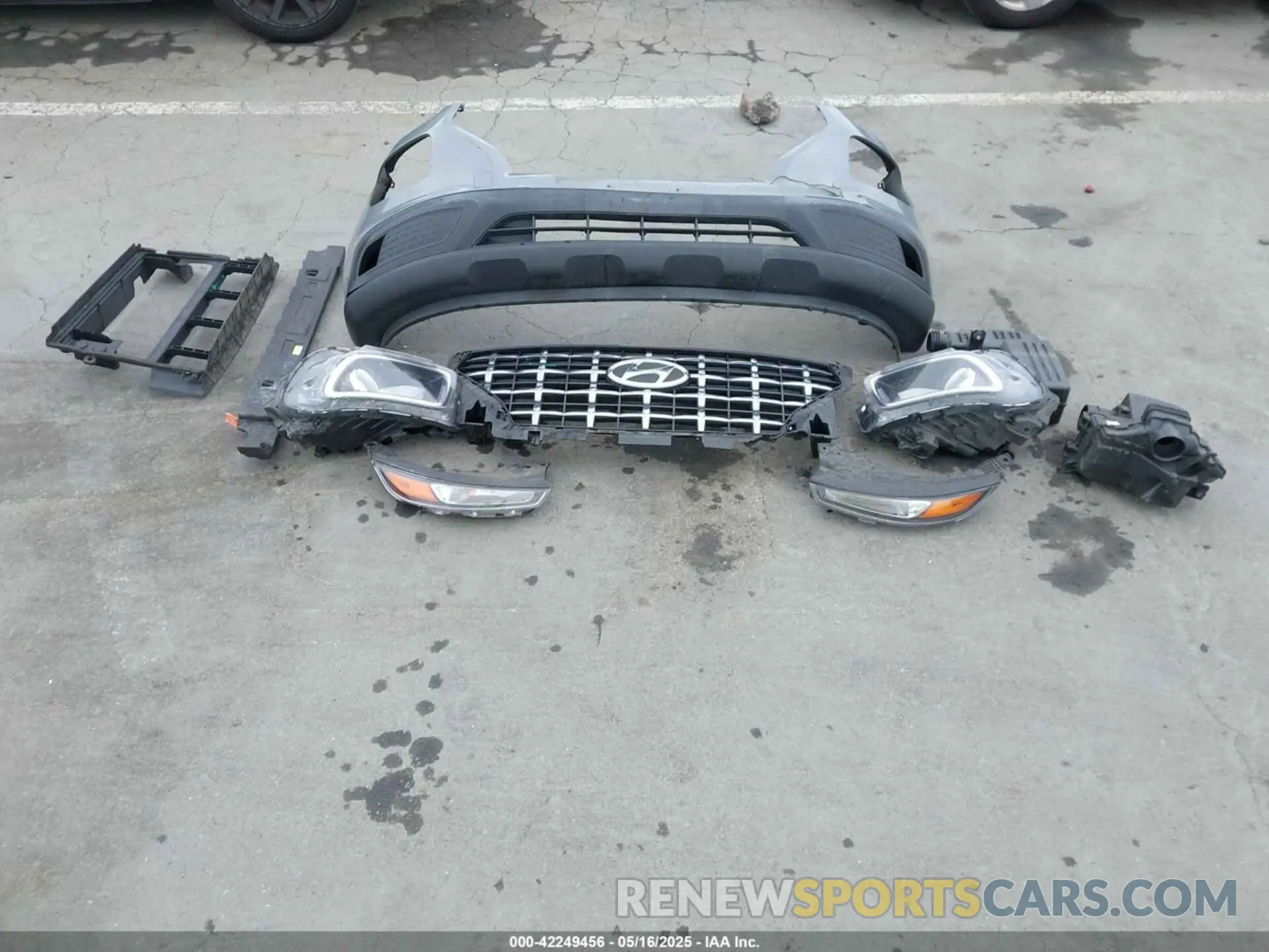 12 Photograph of a damaged car KMHRC8A32MU101718 HYUNDAI VENUE 2021
