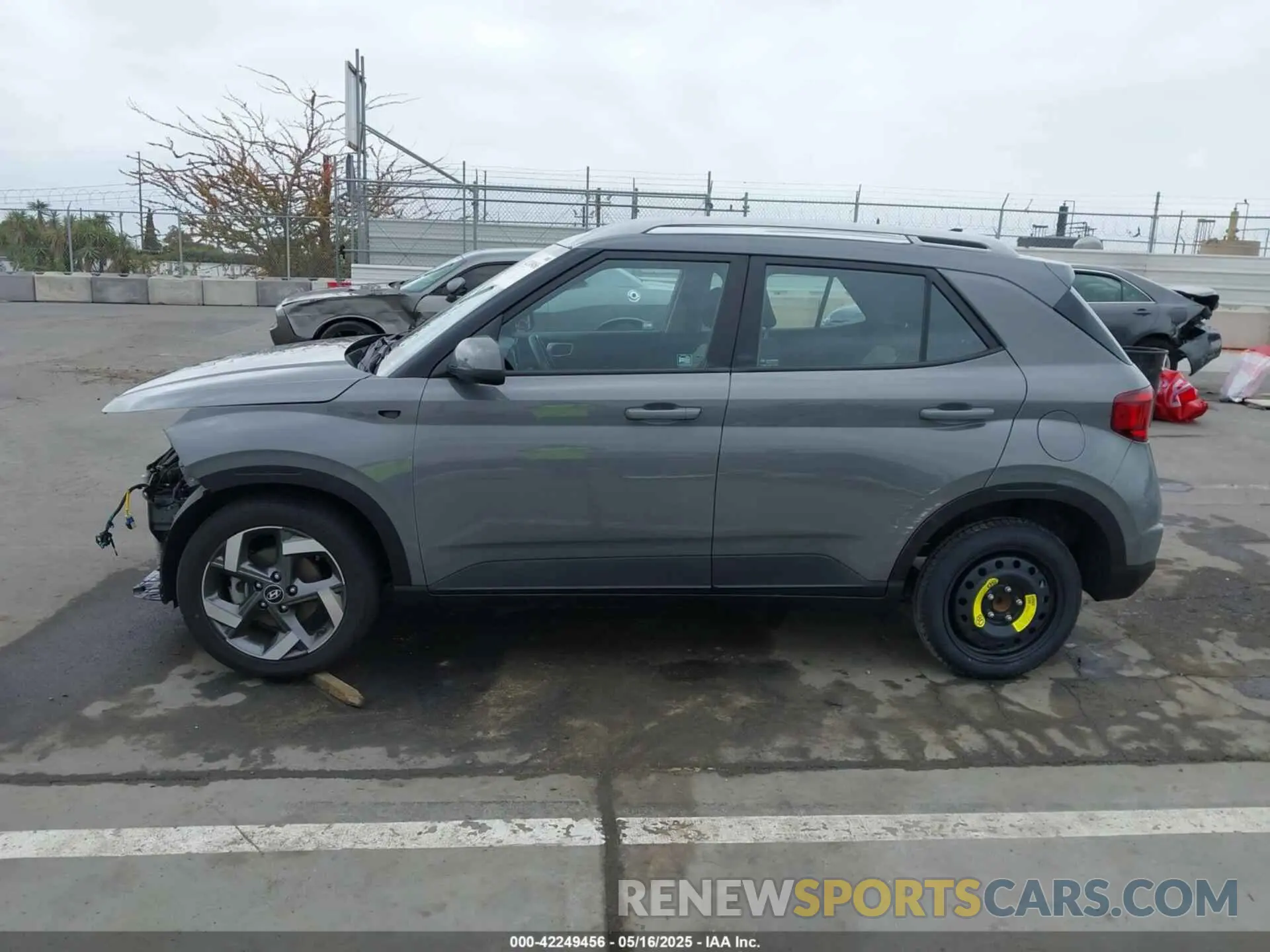 15 Photograph of a damaged car KMHRC8A32MU101718 HYUNDAI VENUE 2021