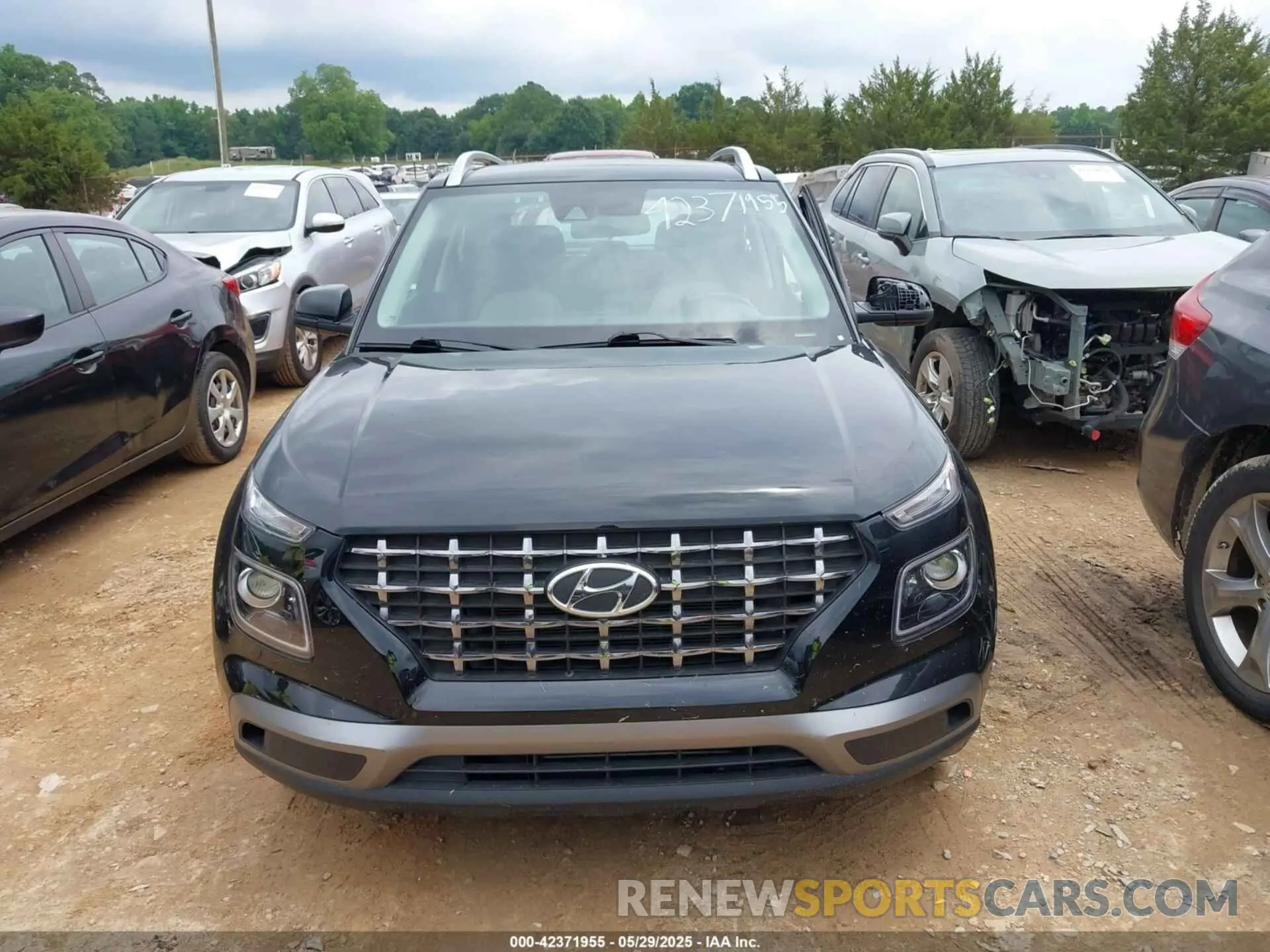 12 Photograph of a damaged car KMHRC8A32MU117899 HYUNDAI VENUE 2021