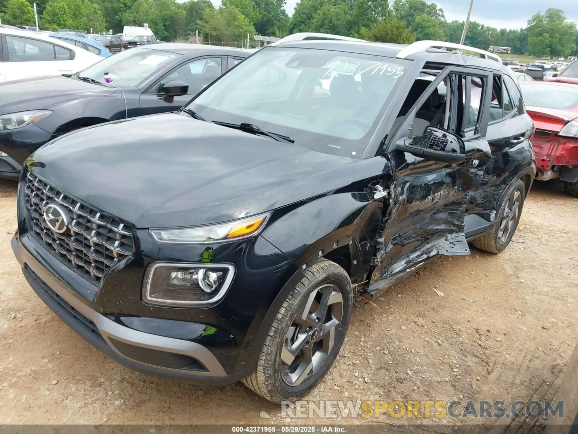 2 Photograph of a damaged car KMHRC8A32MU117899 HYUNDAI VENUE 2021
