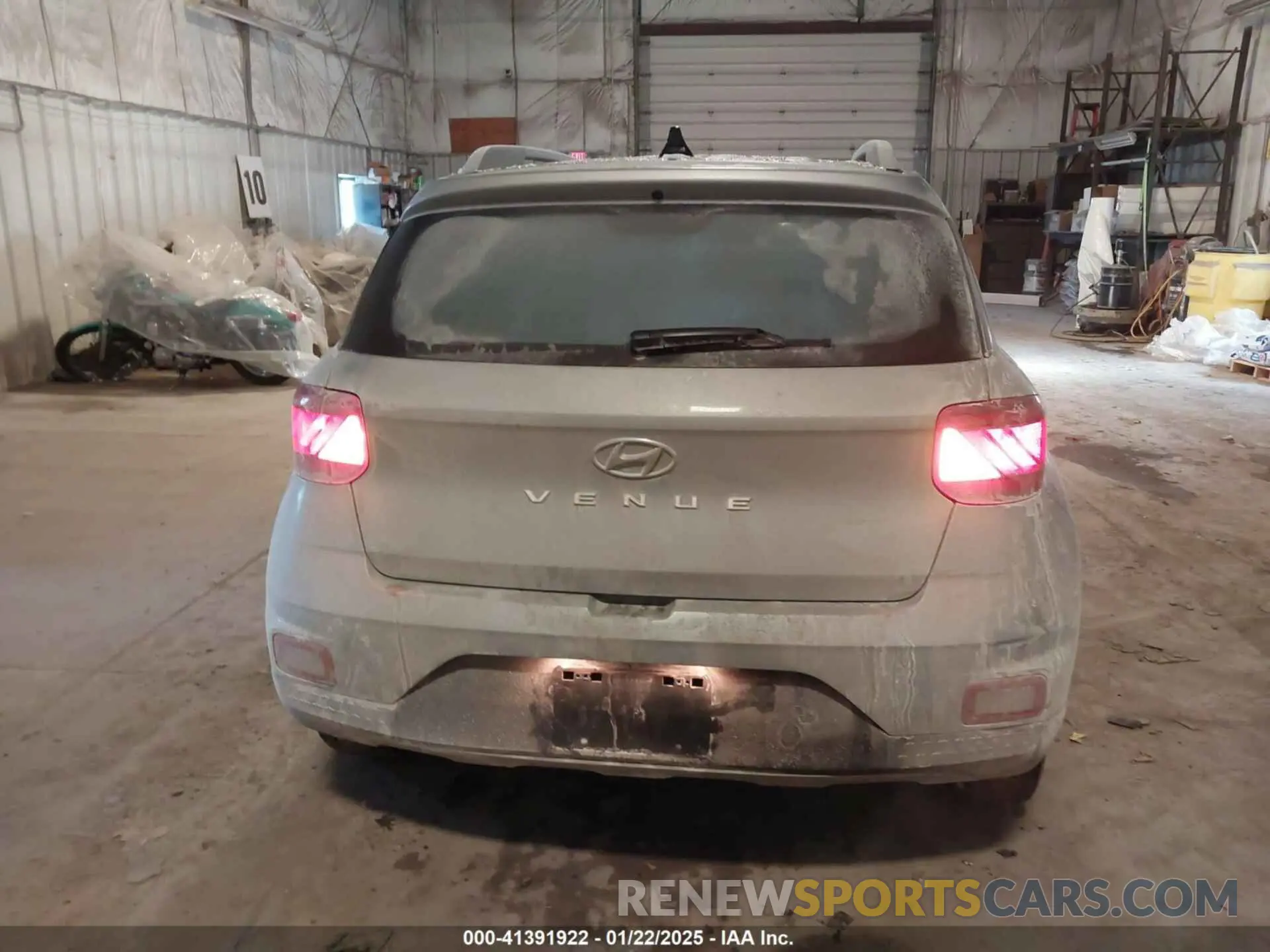 16 Photograph of a damaged car KMHRC8A33MU081091 HYUNDAI VENUE 2021